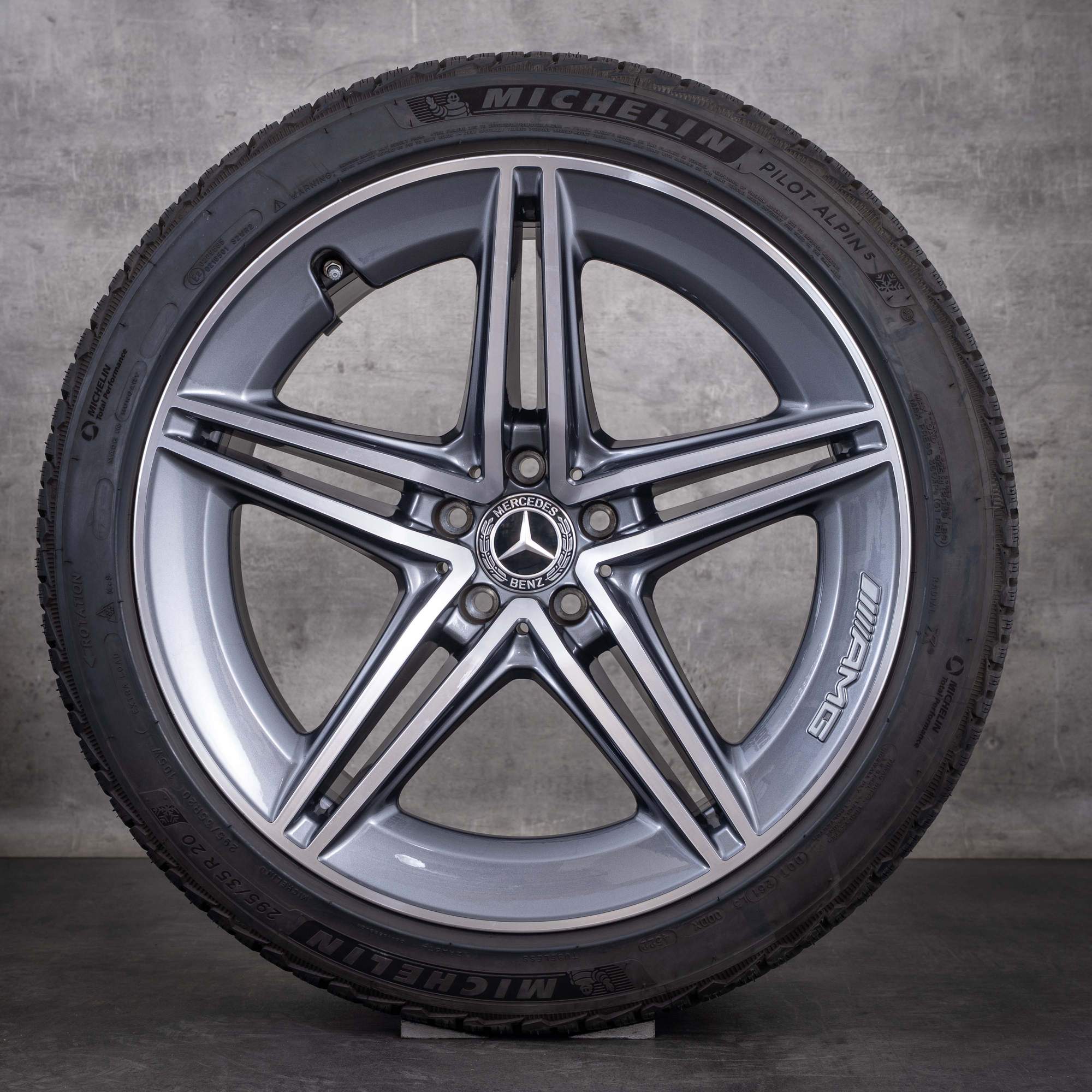 Pneus de inverno originais Mercedes-Benz AMG GT 43 53 63 S 4Matic+ & E Performance de 20 polegadas modelo X290 referências A2904011800 e A2904010500 cor «Himalaya Grey» com acabamento diamantado