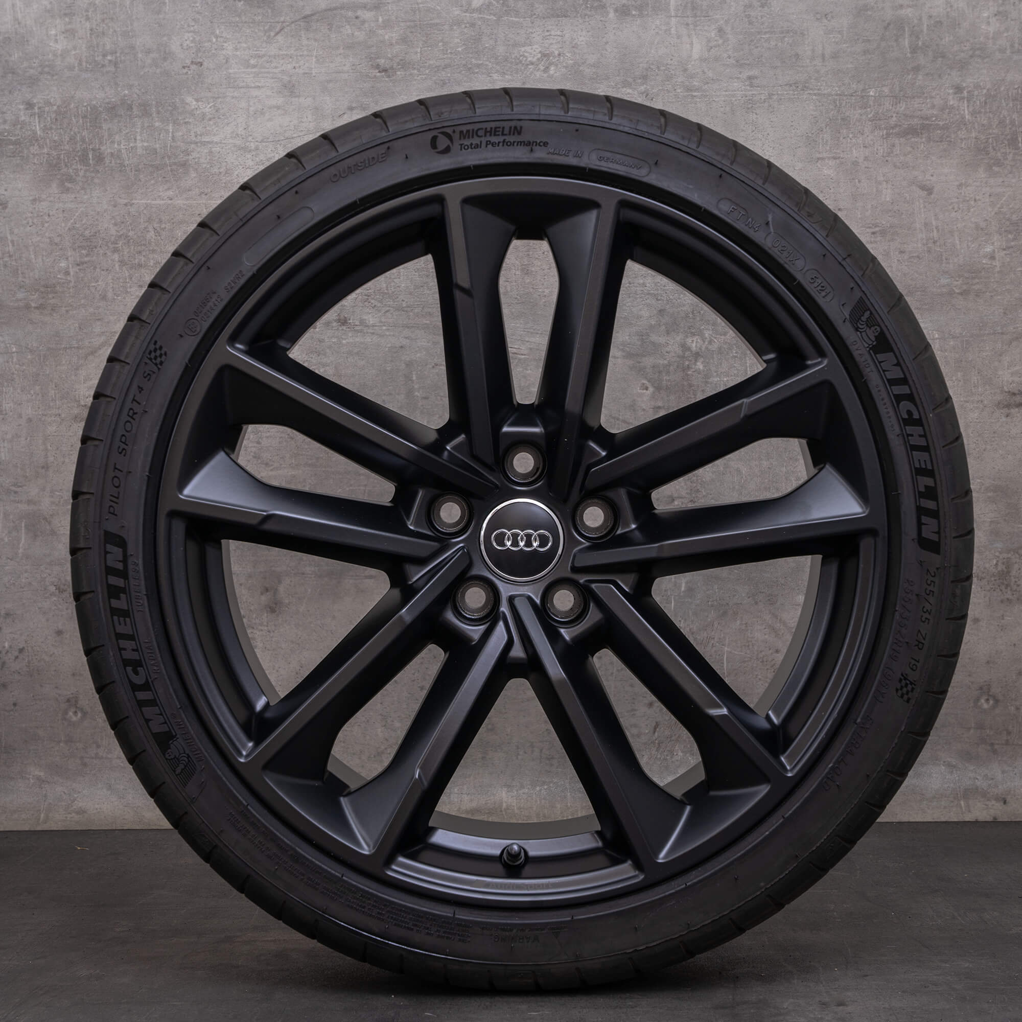 Originale Audi A5 S5 cerchi auto 19 pollici 8W B9 F5 estivi 8W0601025DC nero opaco