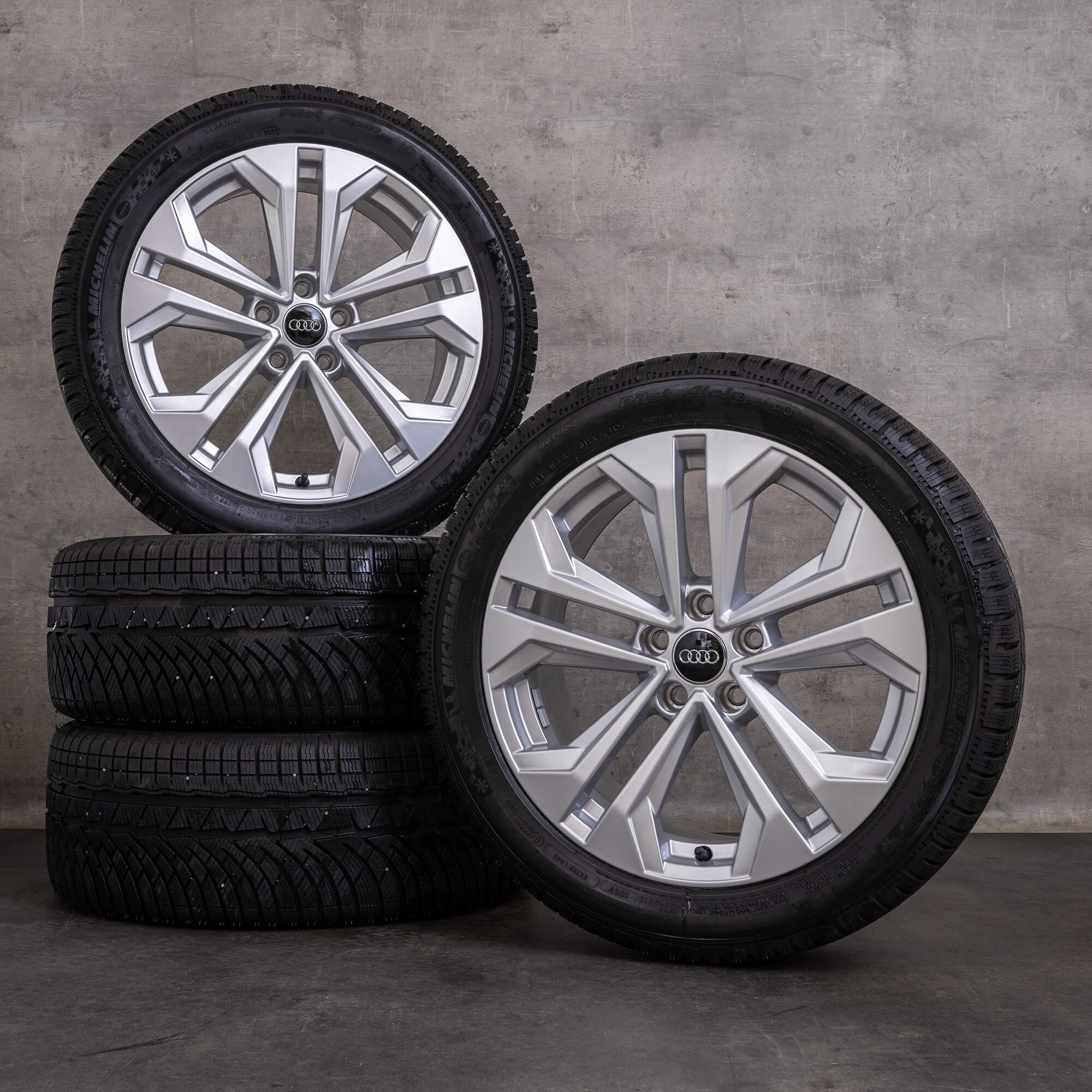 Originale Audi A4 vinterhjul 18 tommer B9 8W Allroad felger 8W9601025L sølv blank