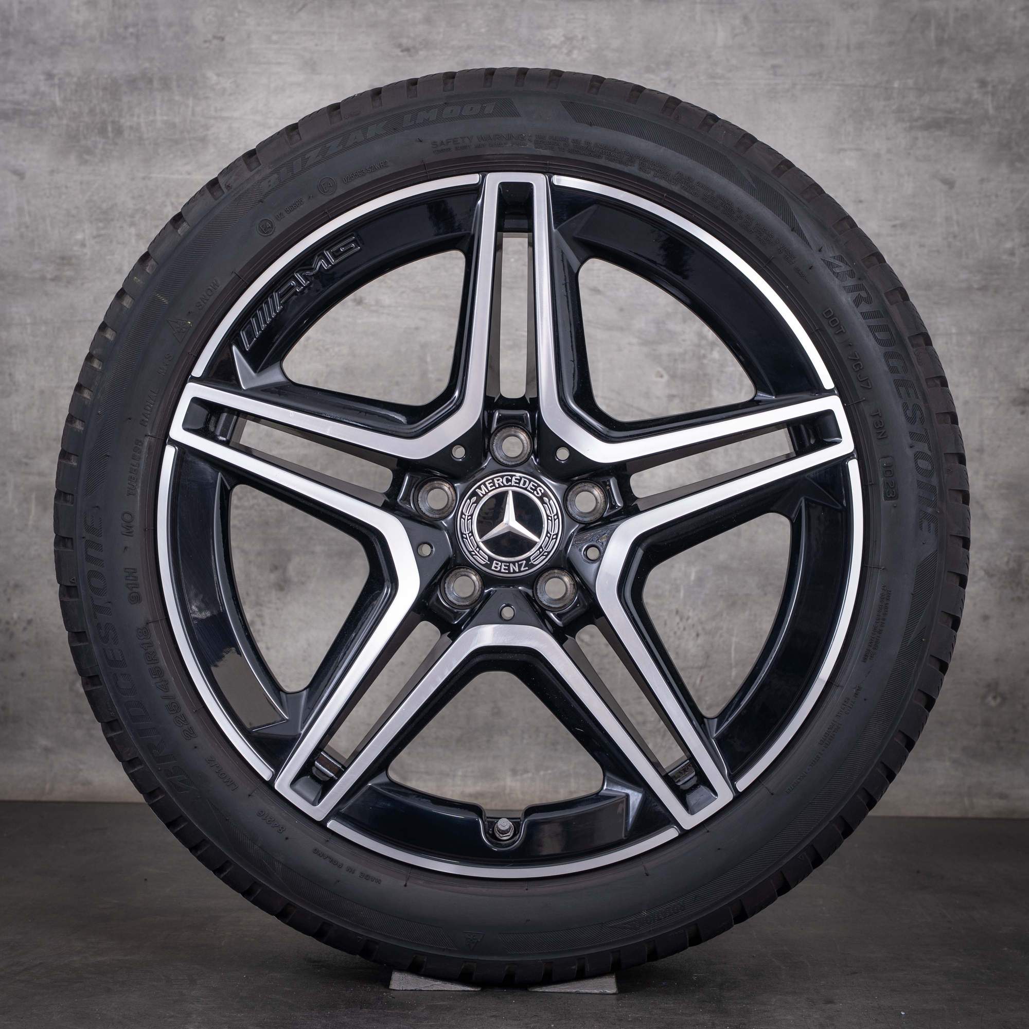 Original Mercedes-Benz A- och B-klass samt CLA AMG vinterhjul 18 tum W177 V177 W247 X118 C118 fälgar A1774011500 svarta frontpolerade