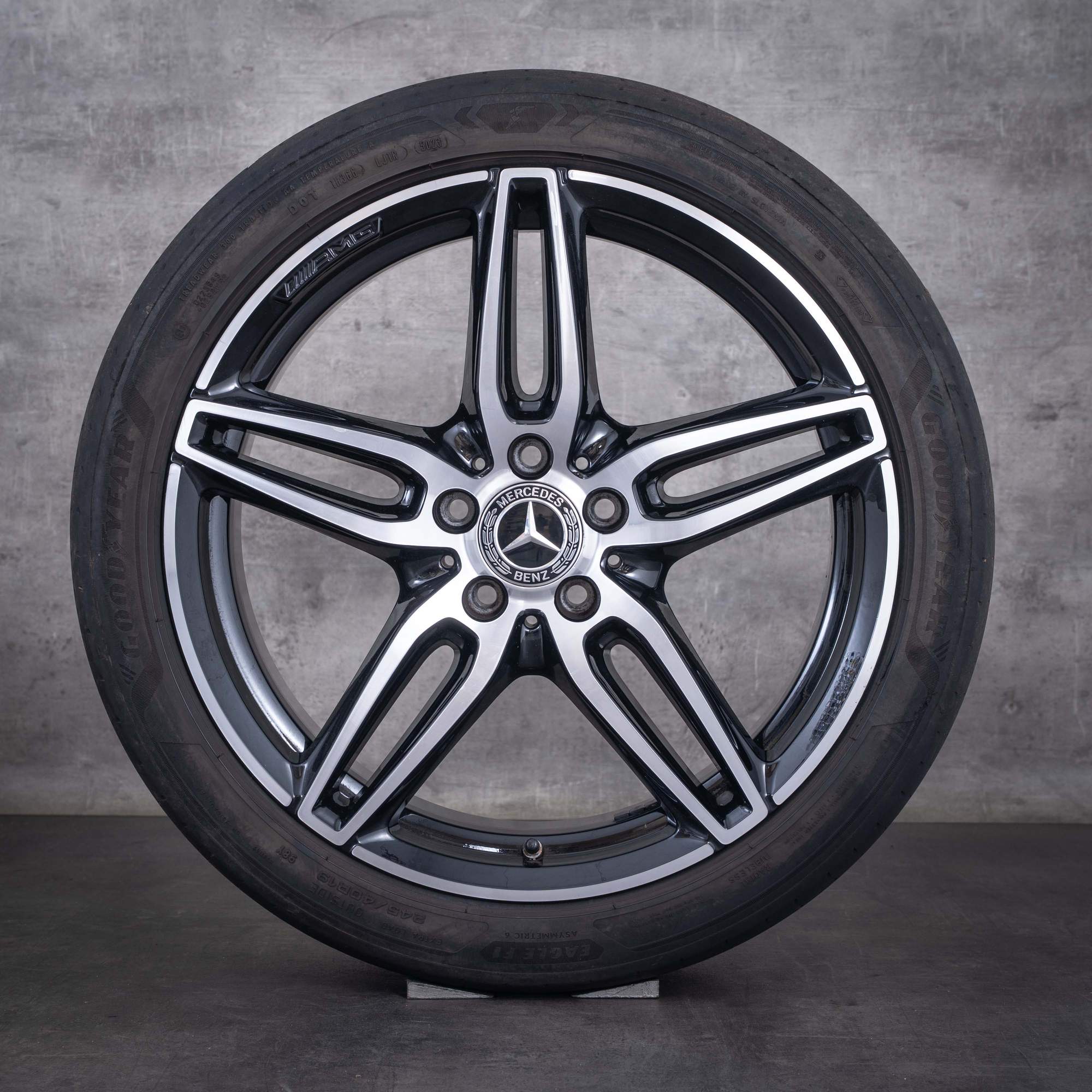 Original Mercedes Benz E-Klasse AMG Felgen 19 Zoll W213 S213 C238 A238 Sommerräder A2134012000 A2134012100 schwarz front glanzgedreht