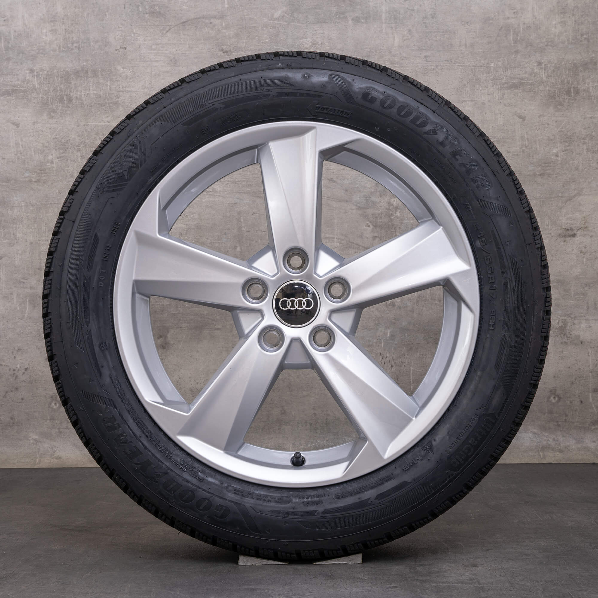 Alkuperäiset Audi Q2 talvirenkaat 17 tuuman GA-vanteet Rotor 81A601025B hopea