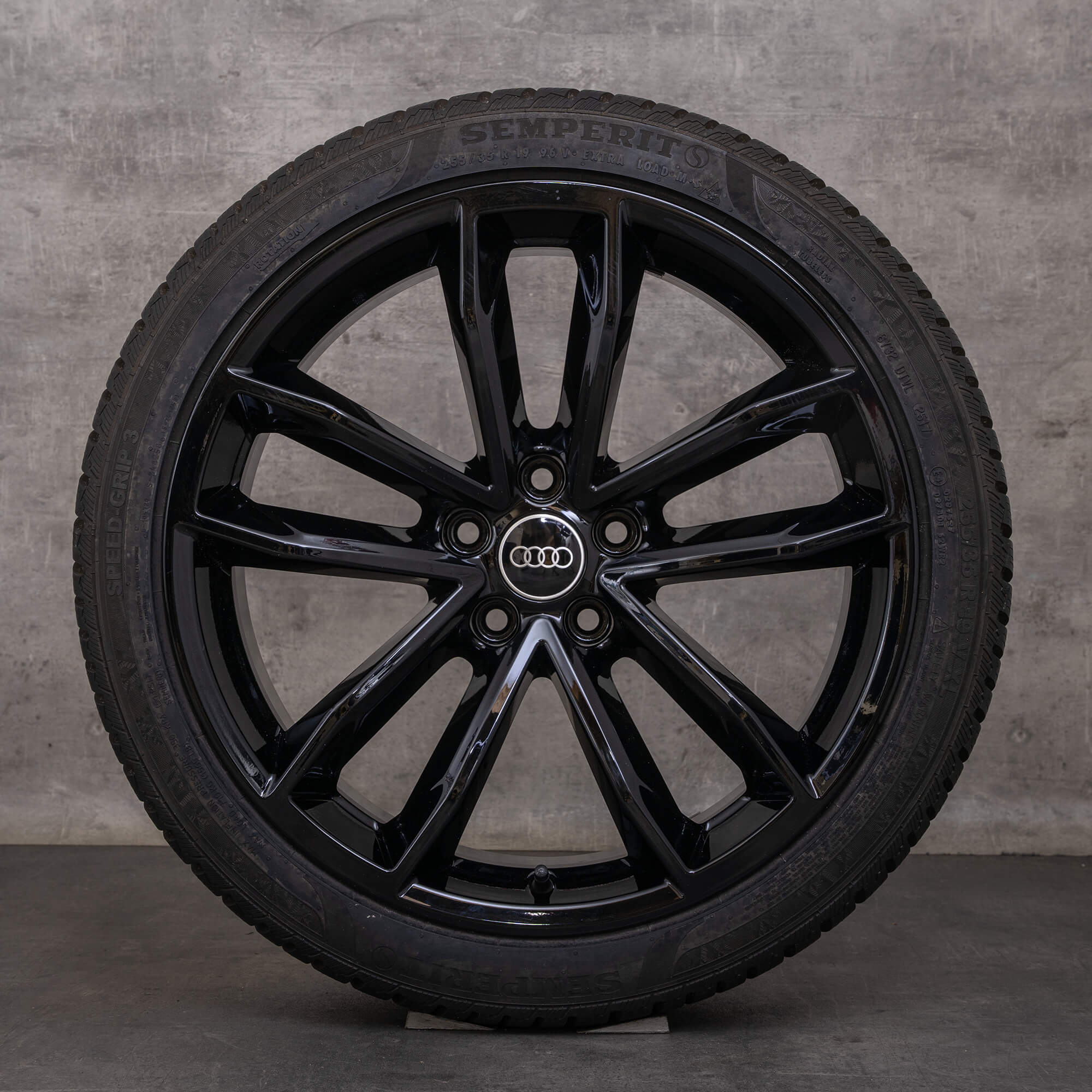 Originali Audi A5 S5 con gomme invernali 19 pollici F5 8W B9 cerchi auto 8W0601025DG nero lucido NUOVO