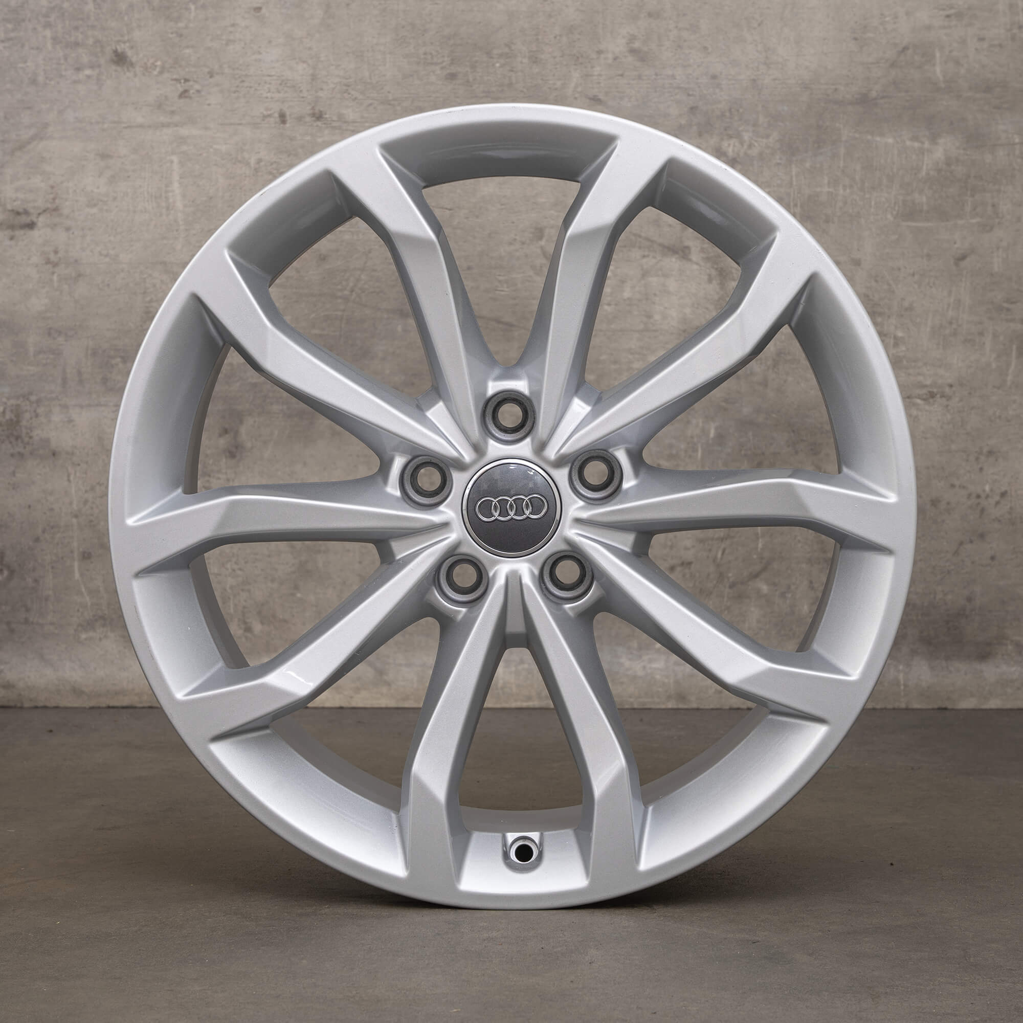 Jantes d'origine Audi A4 S4 18 pouces 8W B9 8W0601025H argenté