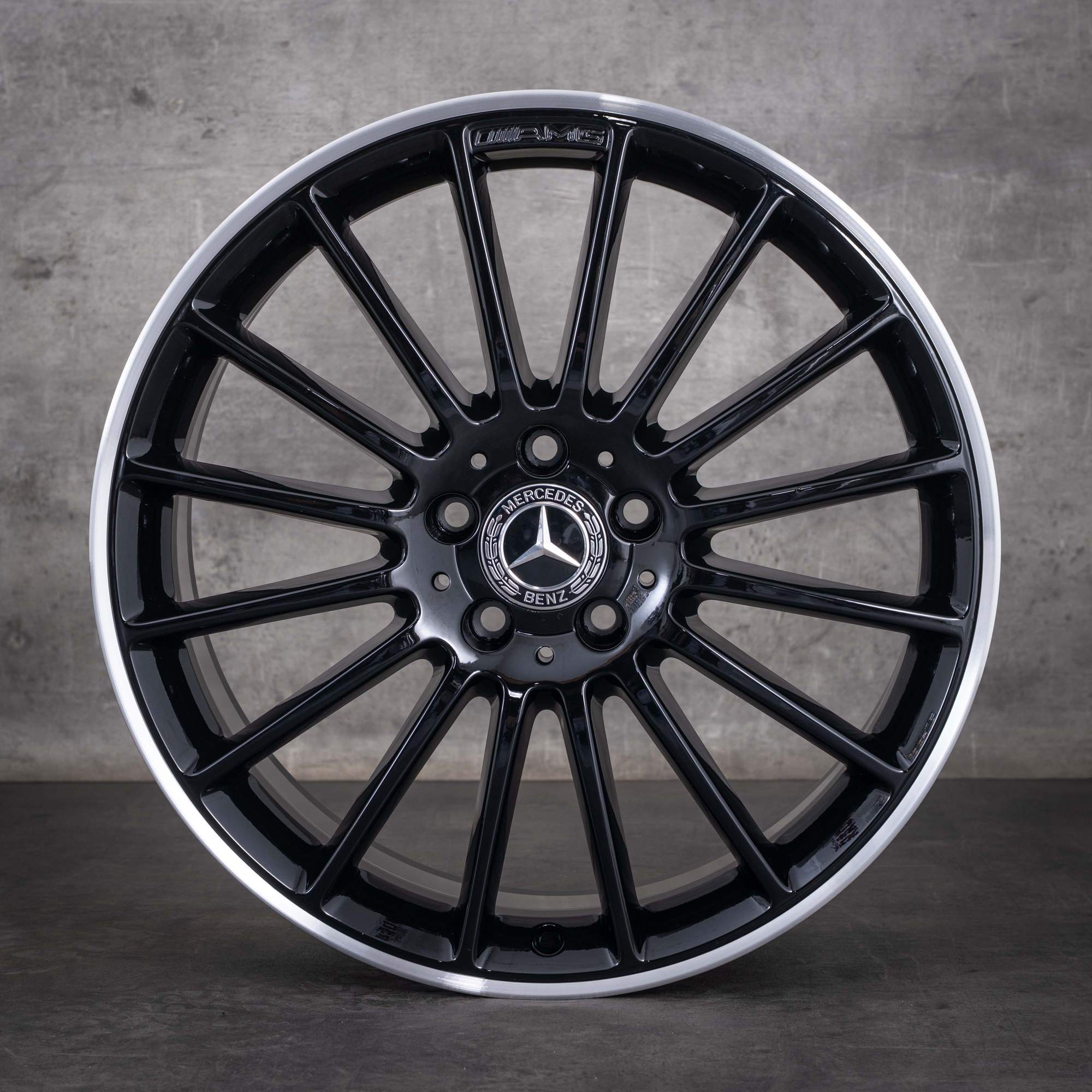 Oryginalne felgi Mercedes-Benz Klasy C C63 AMG 19 cali W204 S204 C204 A2044014802 A2044014902 czarne z diamond cut NOWE - felga 1 z 4