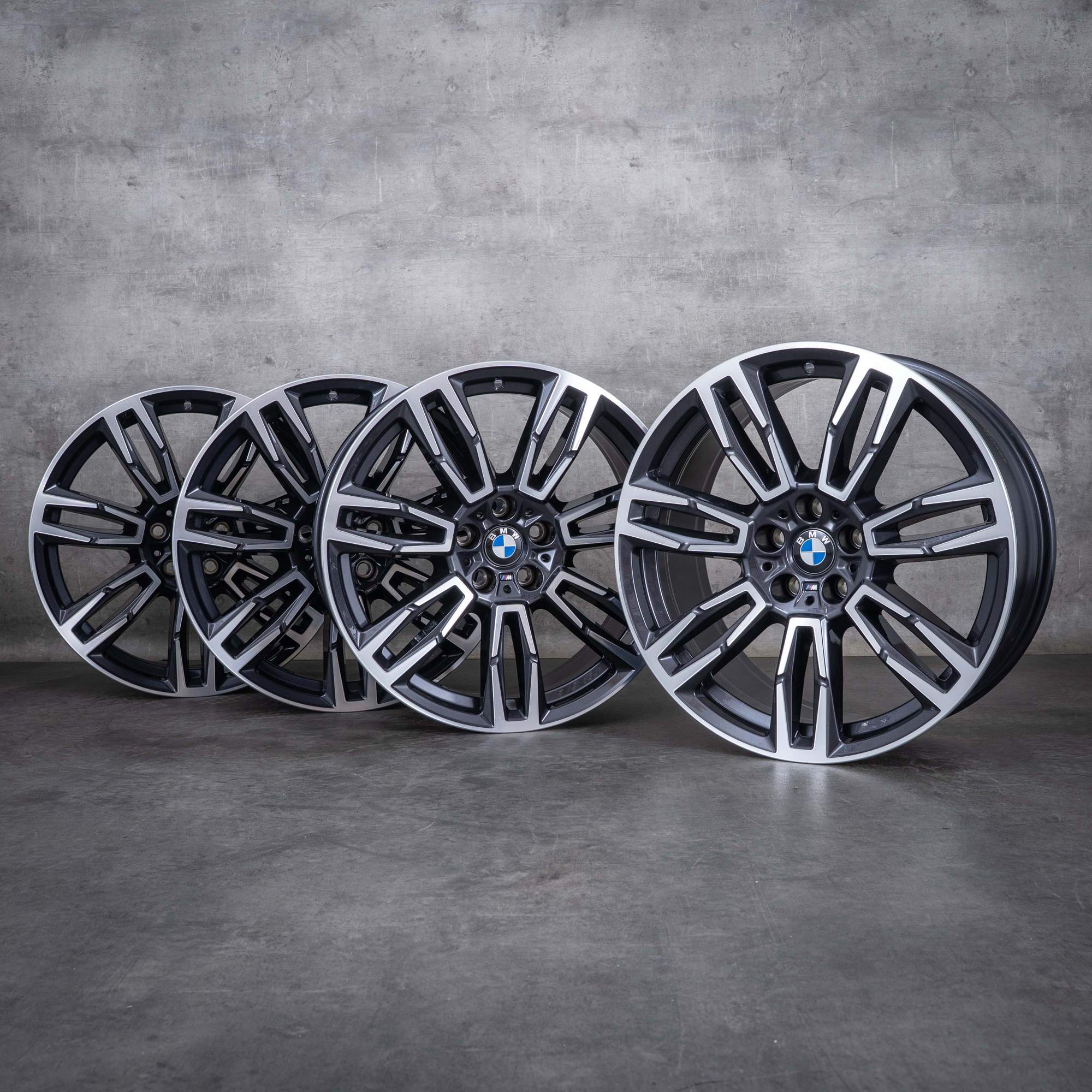 Oryginalne felgi BMW serii 5 i5 19 cali G60 G61 Styling 935 M 5A324E0 midnight grey Polerowane