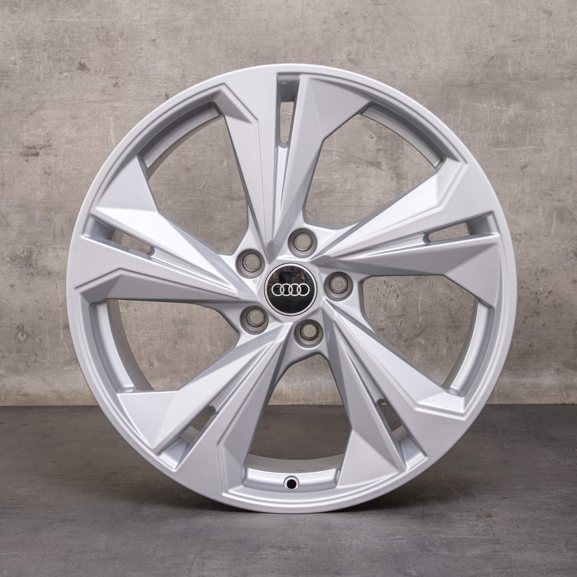 Originální disky Audi A3 S3 RS3 19 palců 8V 8Y 8Y0601025K stříbrné lesklé