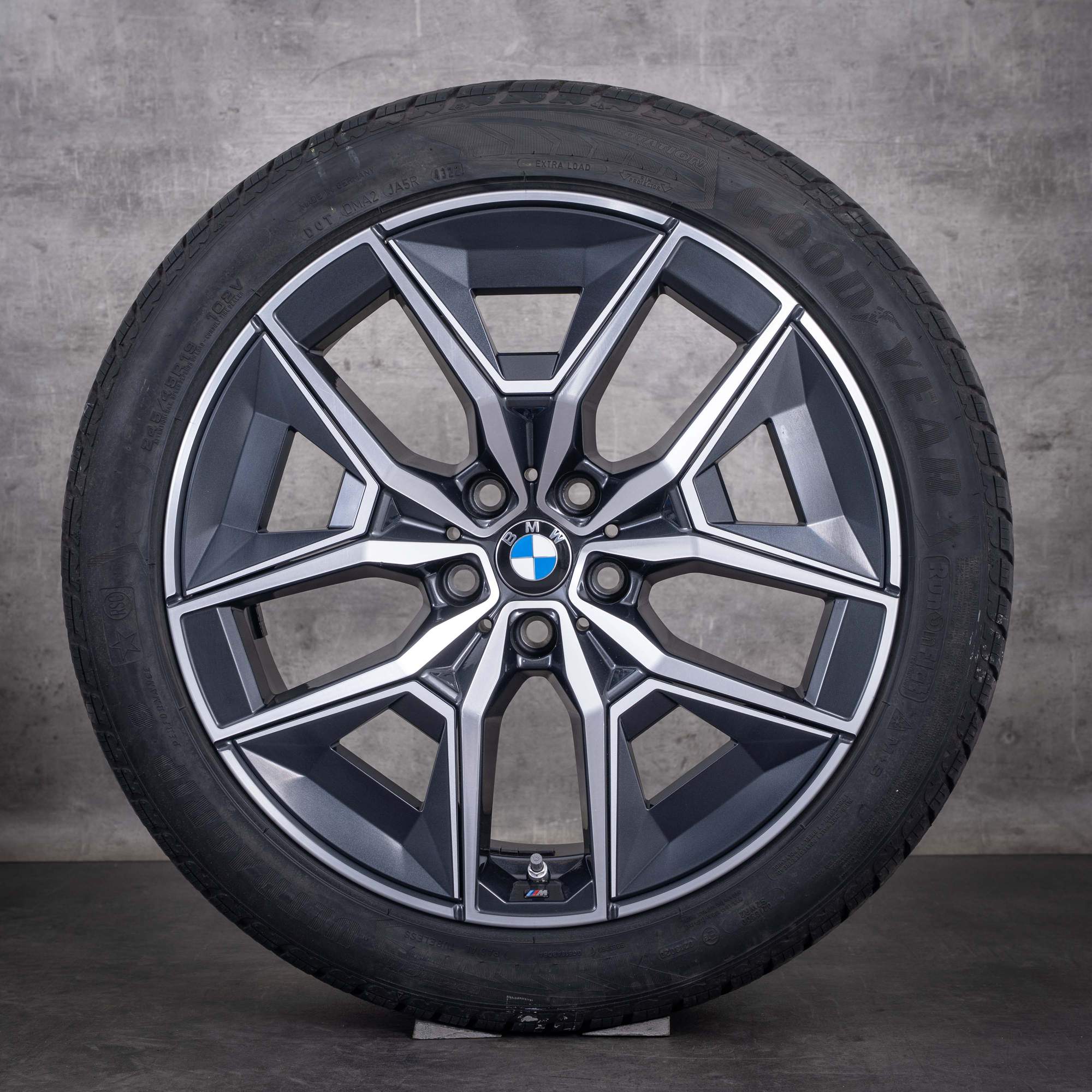 Original BMW 5er i5 Winterräder 19 Zoll G60 G61 Felgen Styling 934 5A324D8 midnight grey glanzgedreht