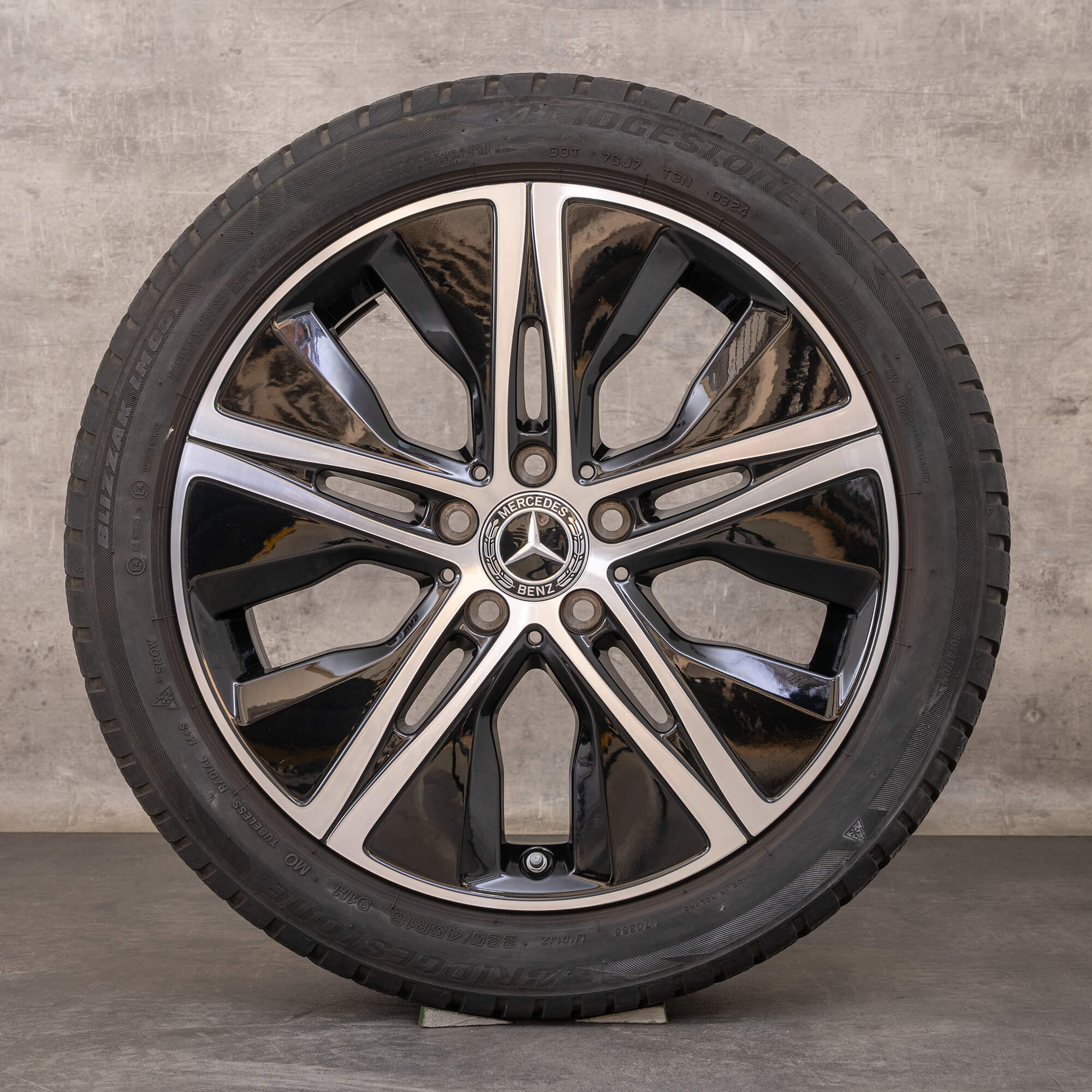 Alkuperäiset Mercedes Benz A B-sarja CLA talvirenkaat 18 tuuman W177 V177 W247 C118 X118 vanteet A1774010500 musta kiillotettu