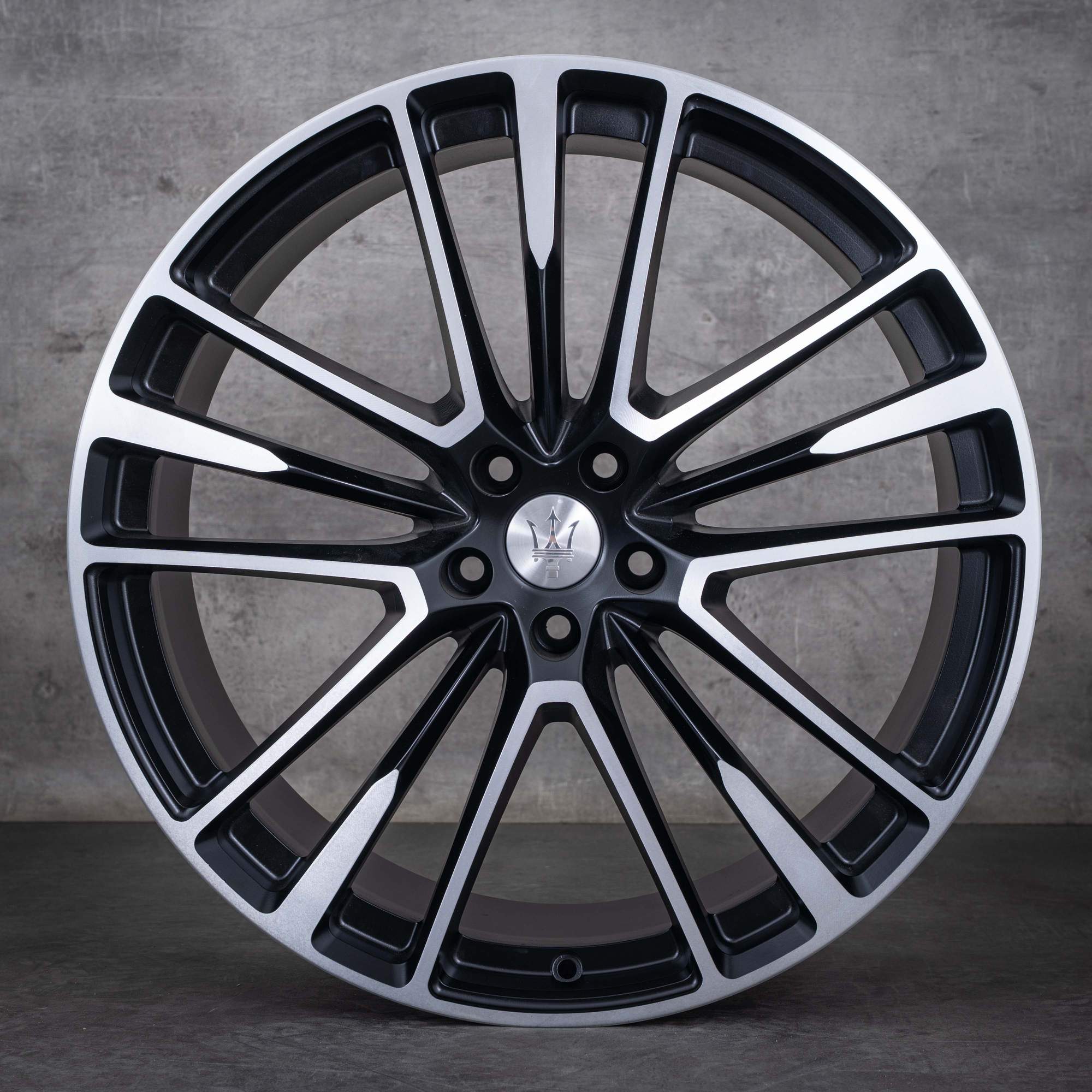 Oryginalne felgi Maserati Levante 22 cale Trofeo 670138135 670138127 czarny mat polerowany