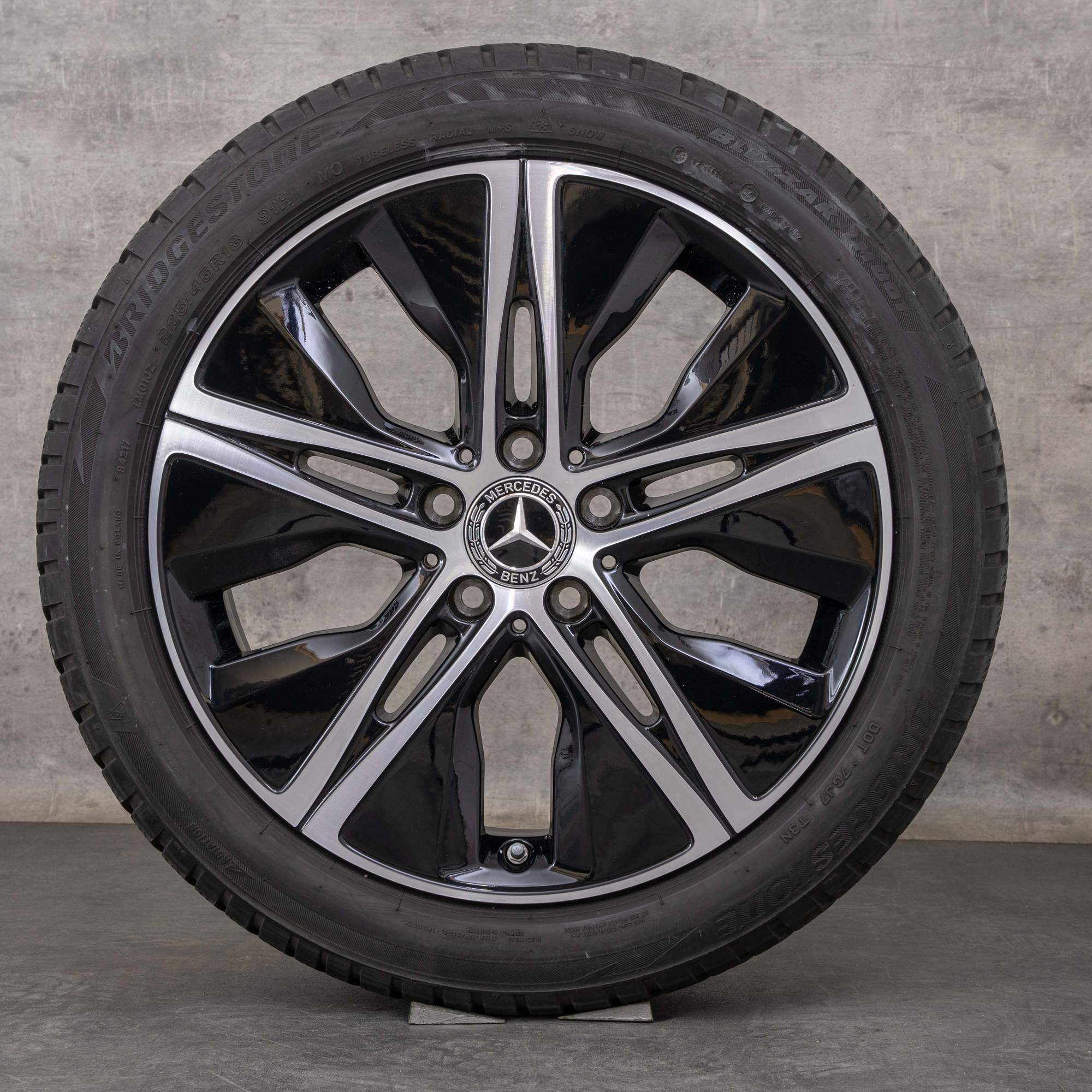 Alkuperäiset Mercedes Benz A B-sarja CLA talvirenkaat 18 tuuman W177 V177 W247 C118 X118 vanteet A1774010500 musta kiillotettu