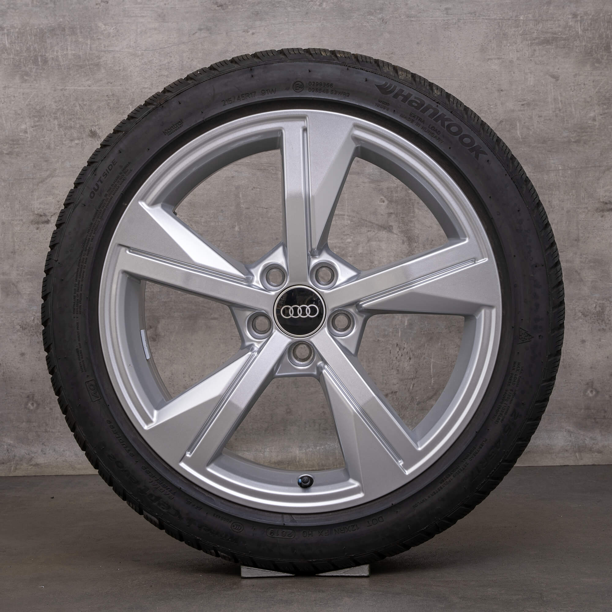 Original Audi A1 II roues d'hiver 17 pouces GB jantes 82A601025G argent
