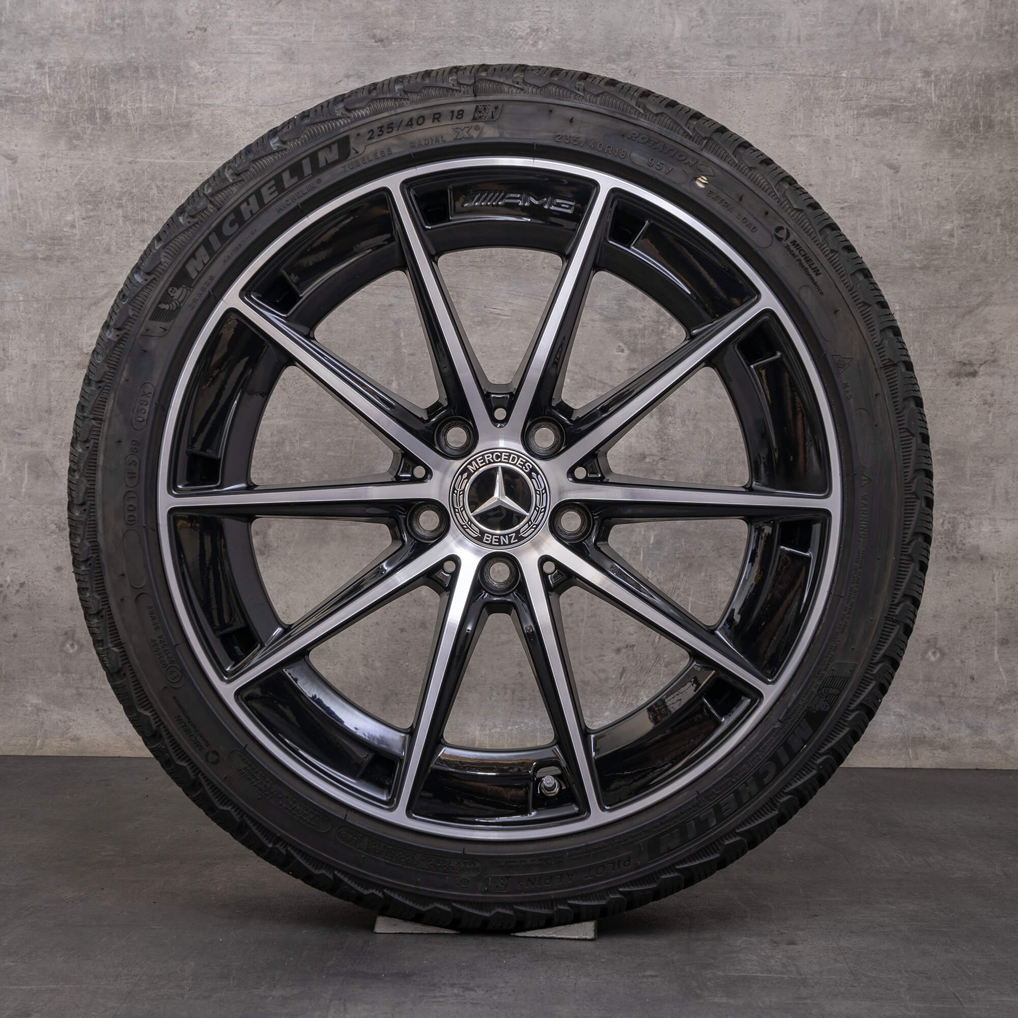 Alkuperäiset Mercedes Benz CLA 35 AMG talvirenkaat 18 tuuman C118 vanteet A1184010500 musta kiillotettu