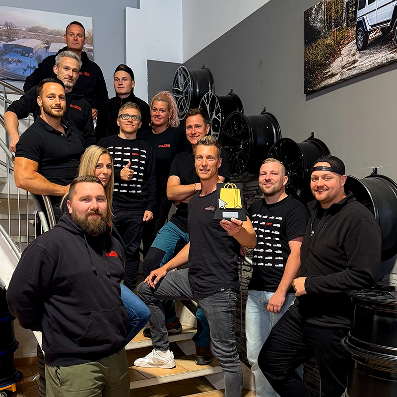 Das OR24 Team nach der Preisverleihung Das OR24 Team feiert den Award