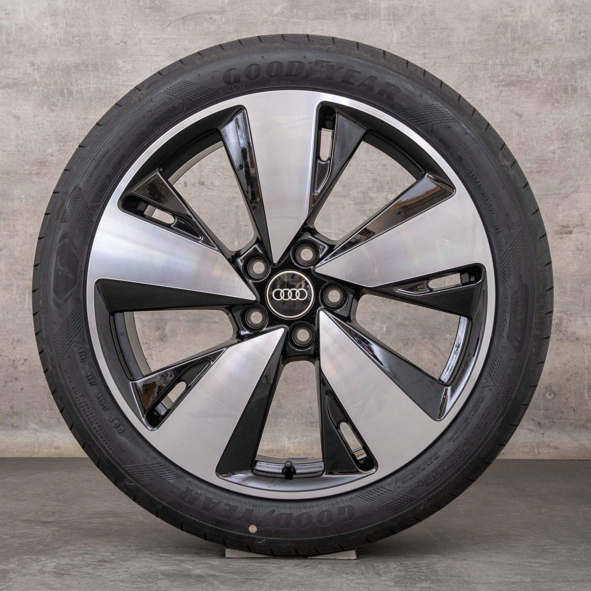 Oryginalne felgi Audi A5 S5 19 cali B10 letnie koła 8B3601025AR czarne polerowane toczone