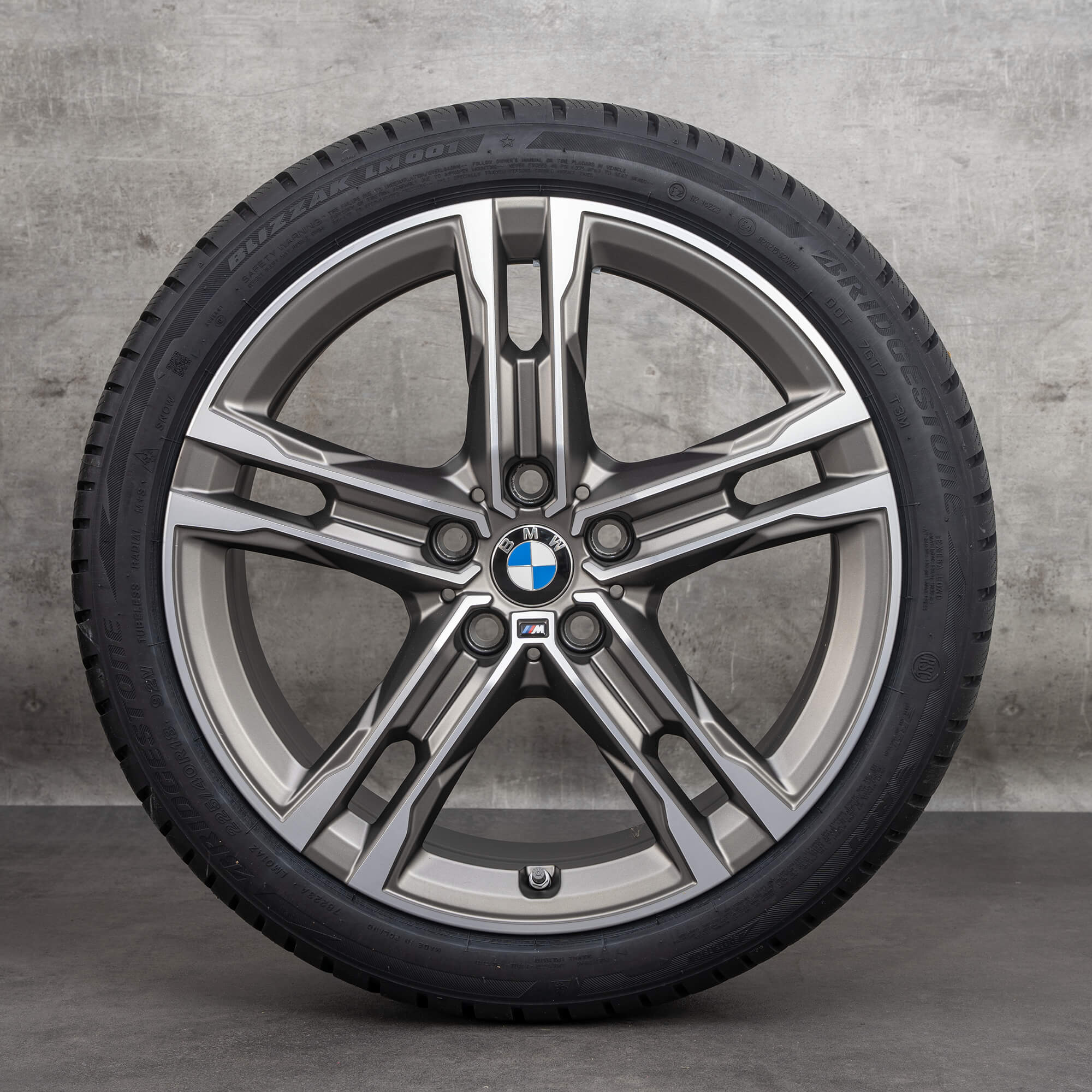Oryginalne BMW serii 1 2 koła zimowe 18 cali F40 F44 Gran Coupé felgi stylizacja 556 M 8053524 cerium szary Polerowane NOWOŚĆ