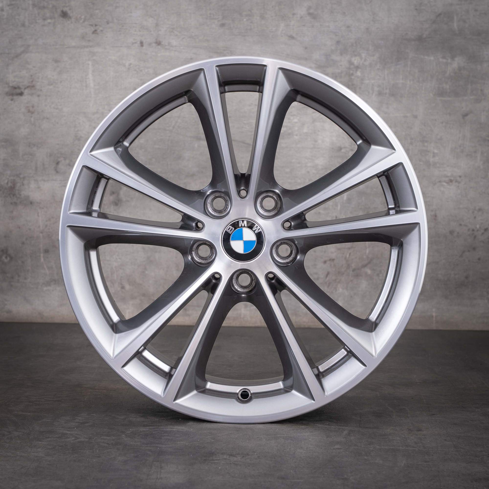 Alkuperäiset BMW 5-sarjan 17 tuuman vanteet G30 G31 malli 631 tuotenumero 6863417 ferric grey diamond cut