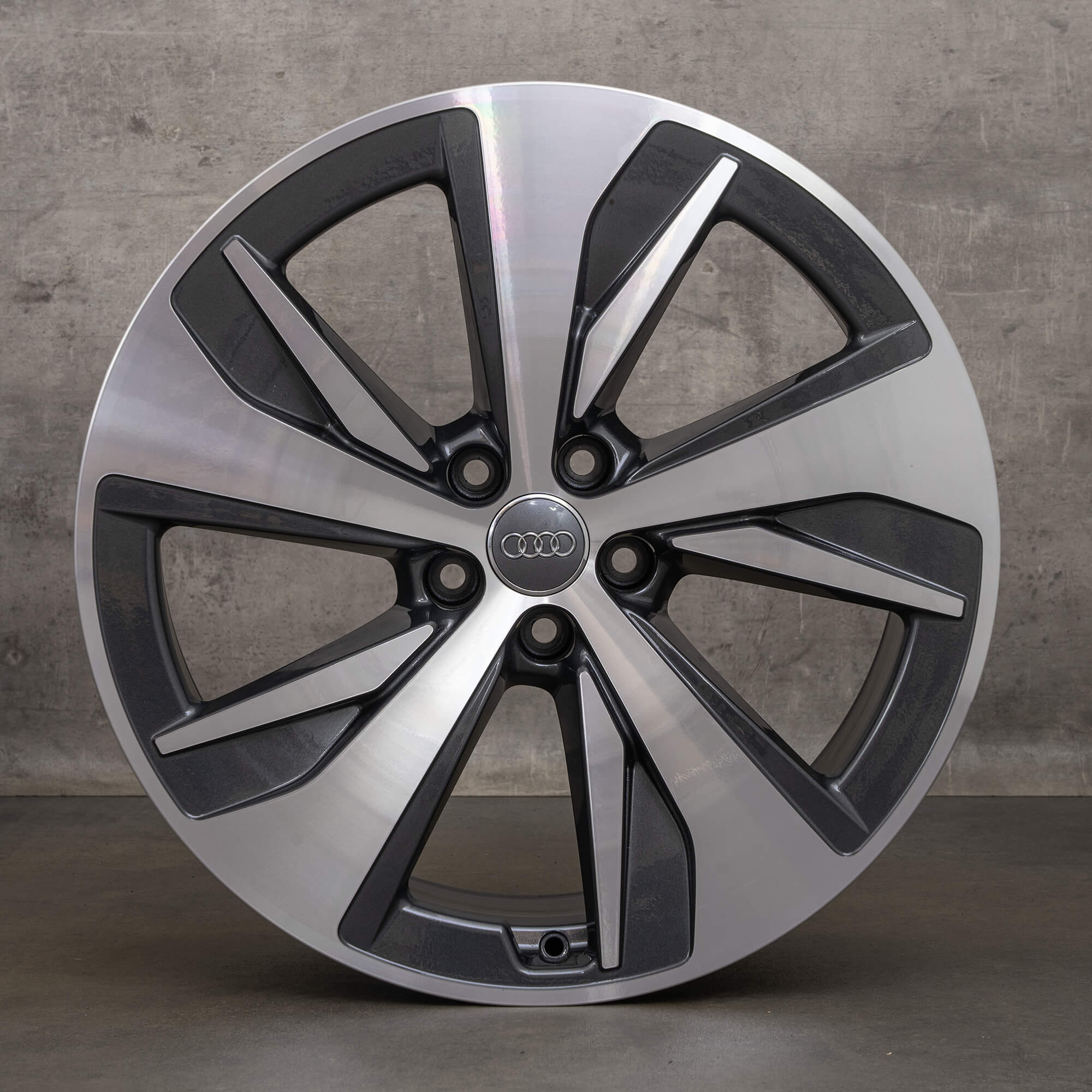 Oryginalne Felgi Audi e-tron GE Q8 20 cali 4KE 4KE601025AF antracyt polerowane NOWOŚĆ