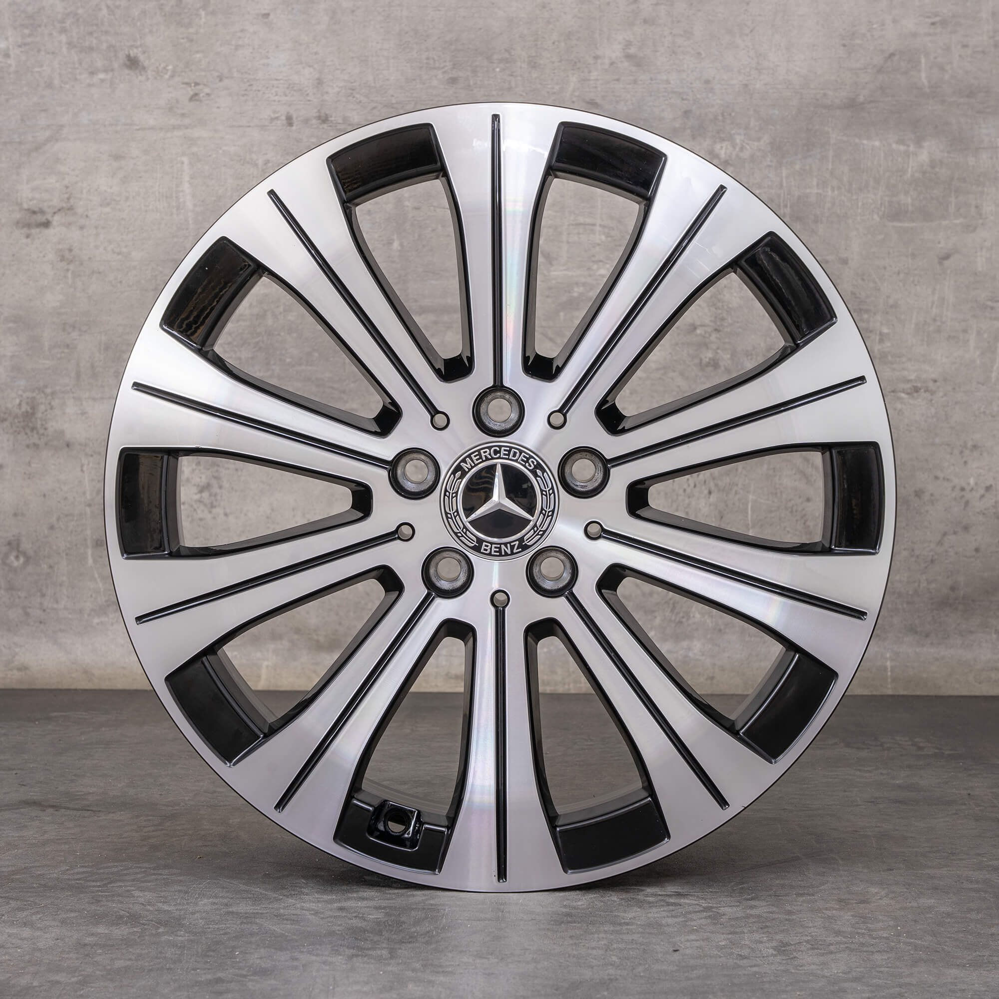 Alkuperäiset Mercedes Benz EQA EQB vanteet 18 tuuman H243 X243 A2434010000 musta kiillotettu.