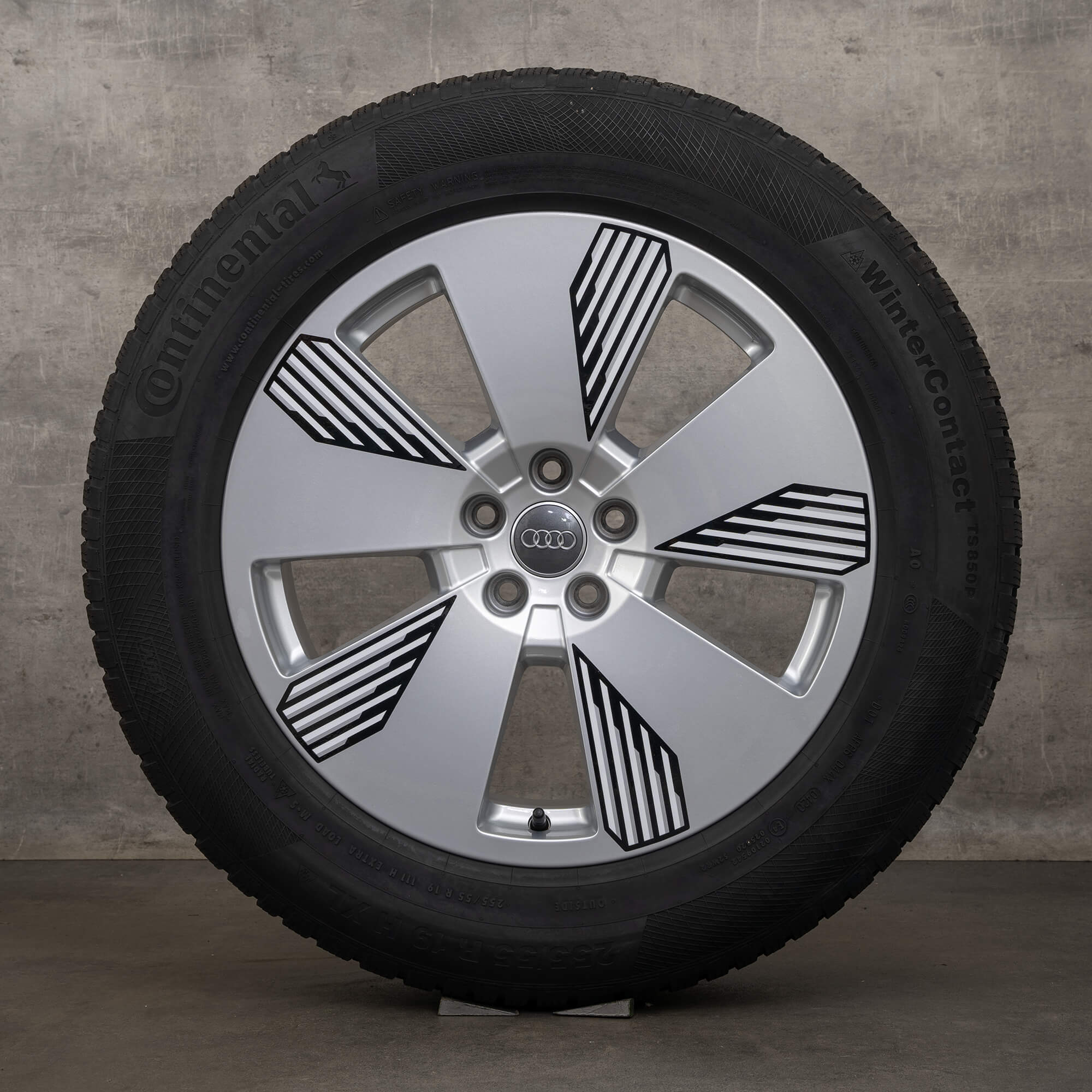 Oryginalne koła zimowe Audi Q8 e-tron 19 cali 4KE GE felga Aero 4KE601025L DOT 22 srebrne