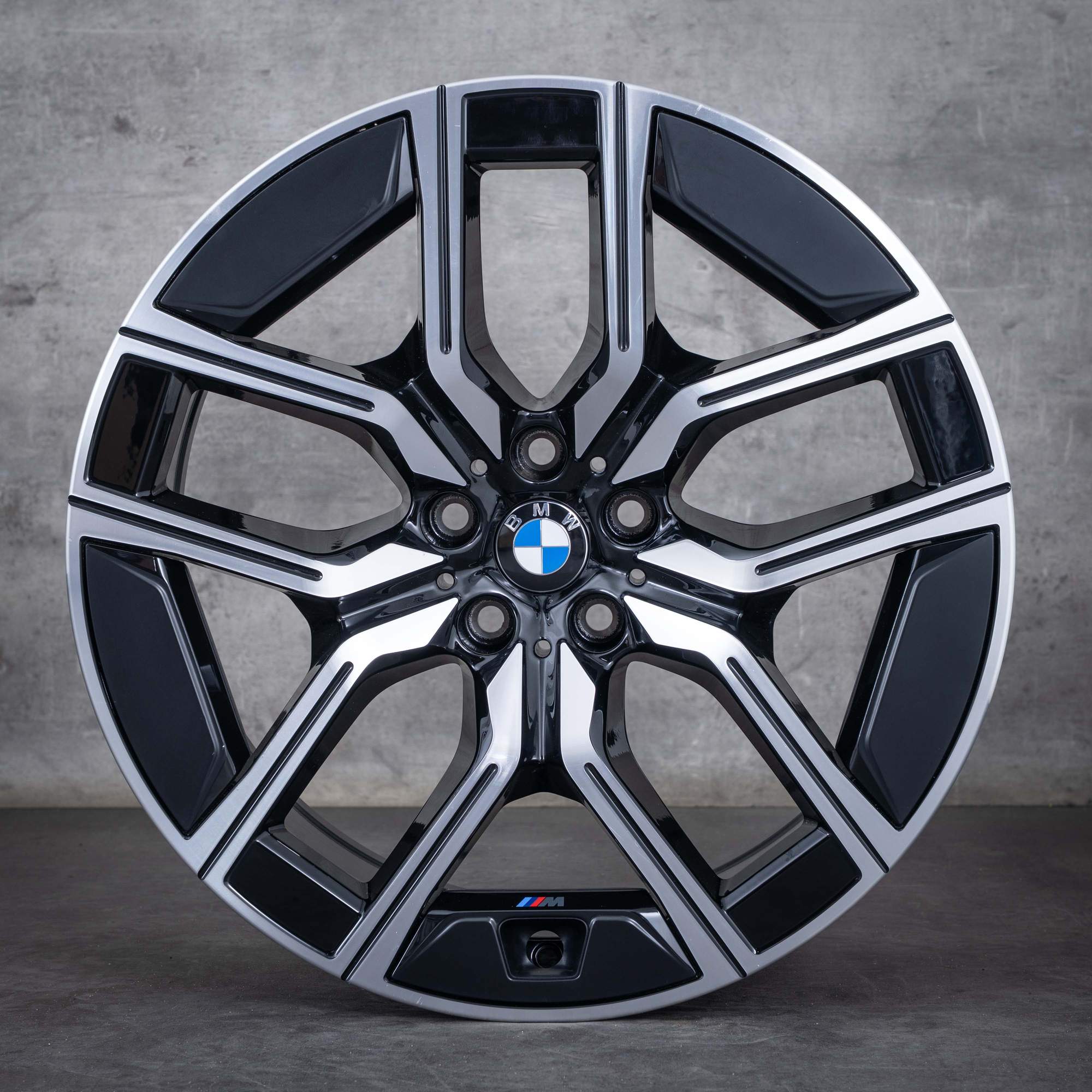Oryginalne felgi BMW serii 7 i7 X3 20 cali G70 G45 Styling 907 M 5A19DE8 5A19DE9 czarne Polerowane