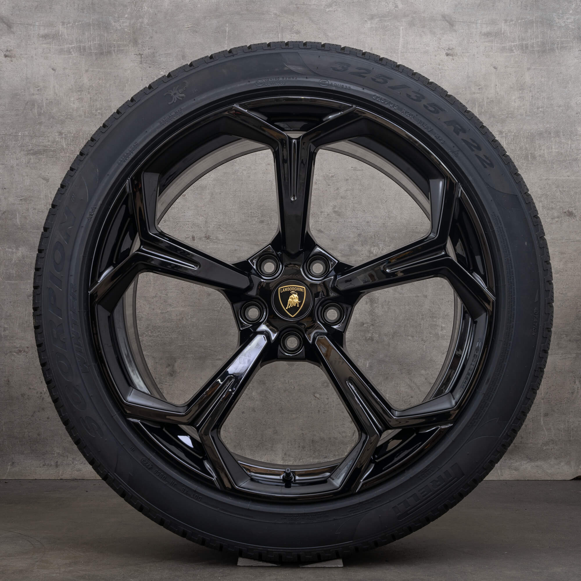 Oryginalne koła zimowe do Lamborghini Urus felgi 22 cale 4ML601025P 4ML601025Q wzór plastra miodu czarny połysk