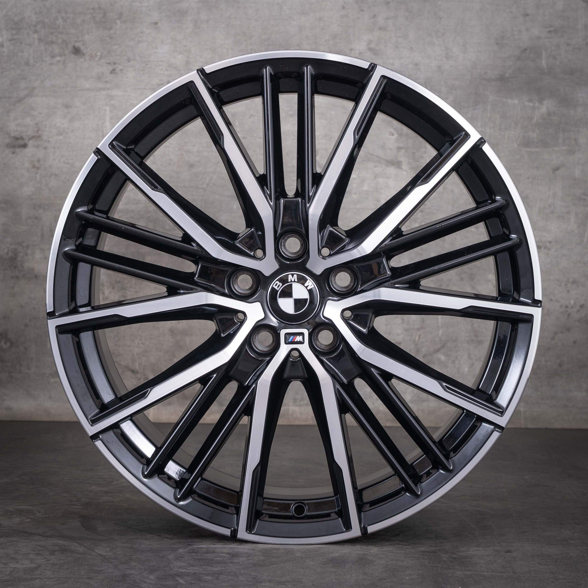 Oryginalne felgi BMW serii 1 i 2 19 cali F40 F44 Gran Coupe stylizacja 552 M 8092356 czarne diamond cut