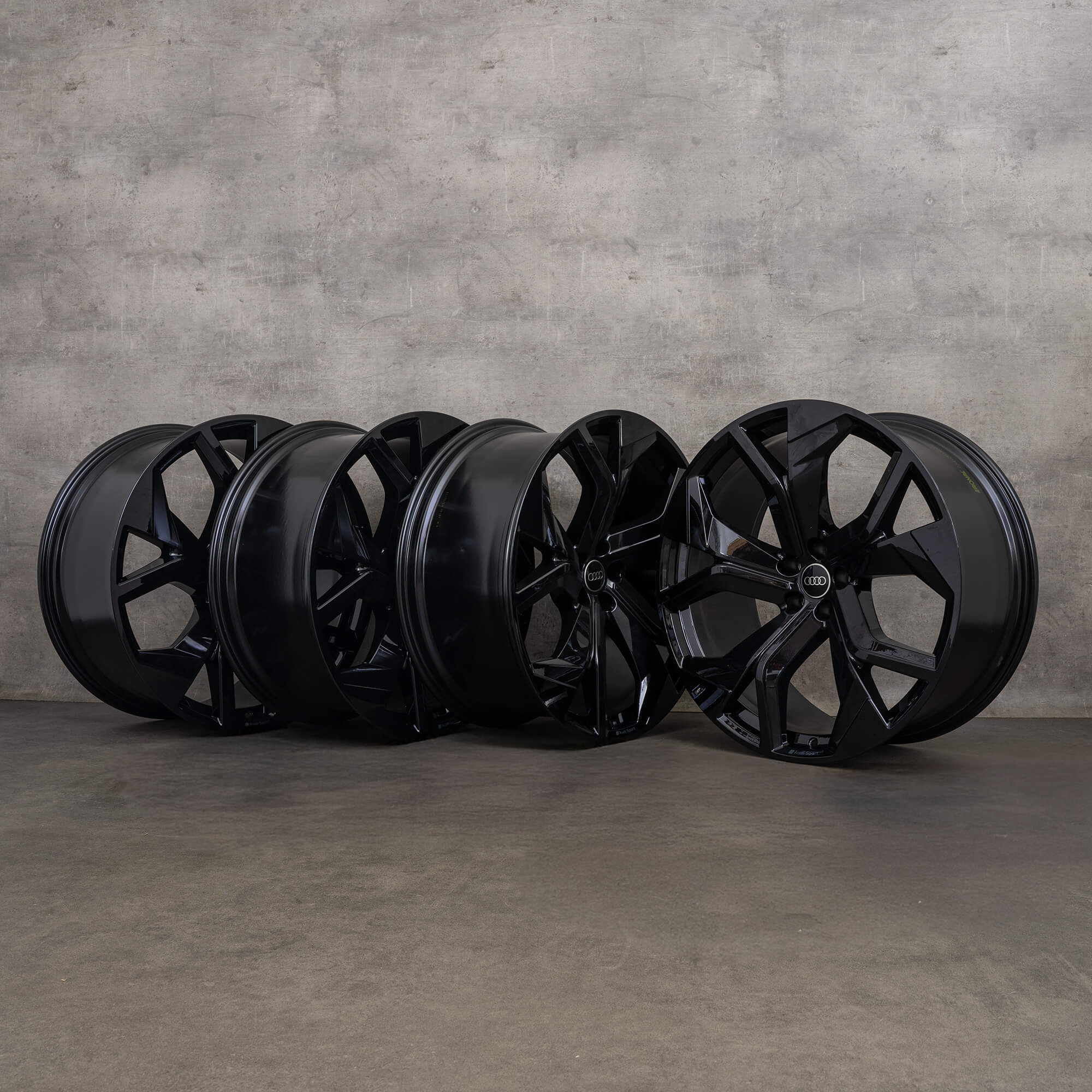 Original Audi RS Q8 Felgen 23 Zoll Rotor 4M8 4M8601025DC schwarz hochglanz