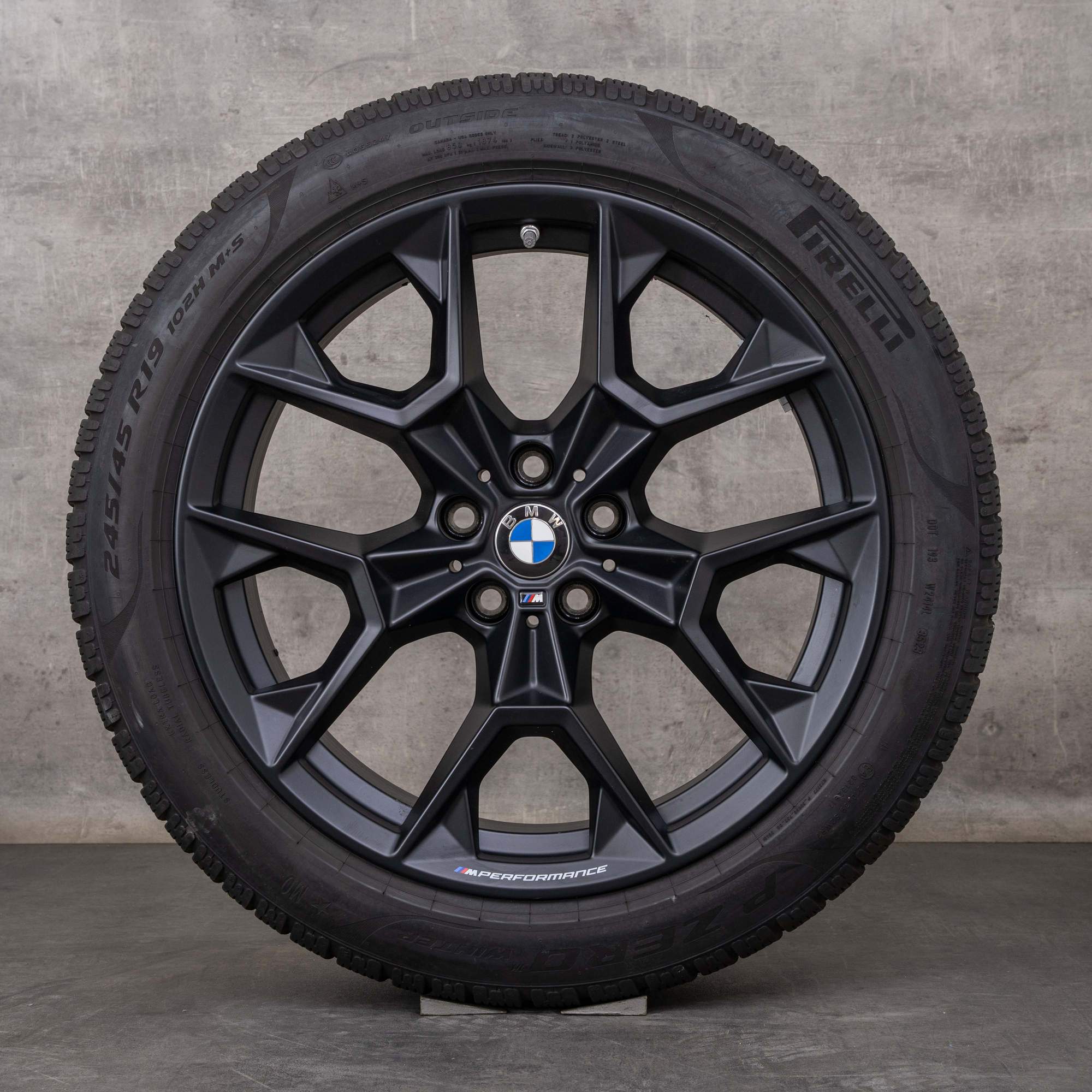 Oryginalne koła zimowe BMW serii 5 i5 19 cali G60 G61 felgi stylizacja 942 M 5A324F4 czarny mat