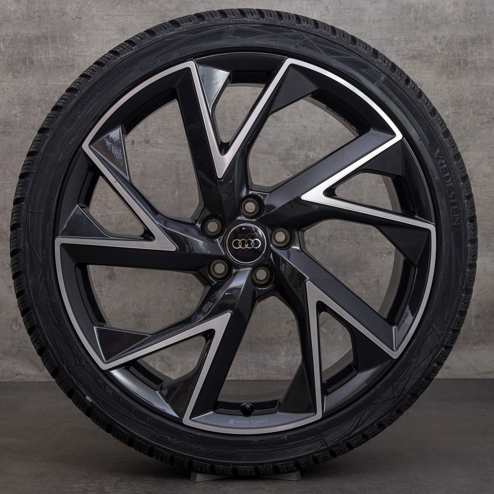 Audi 21 Zoll Felgen RSQ3 F3 Winterreifen Winterräder 83A601025AE