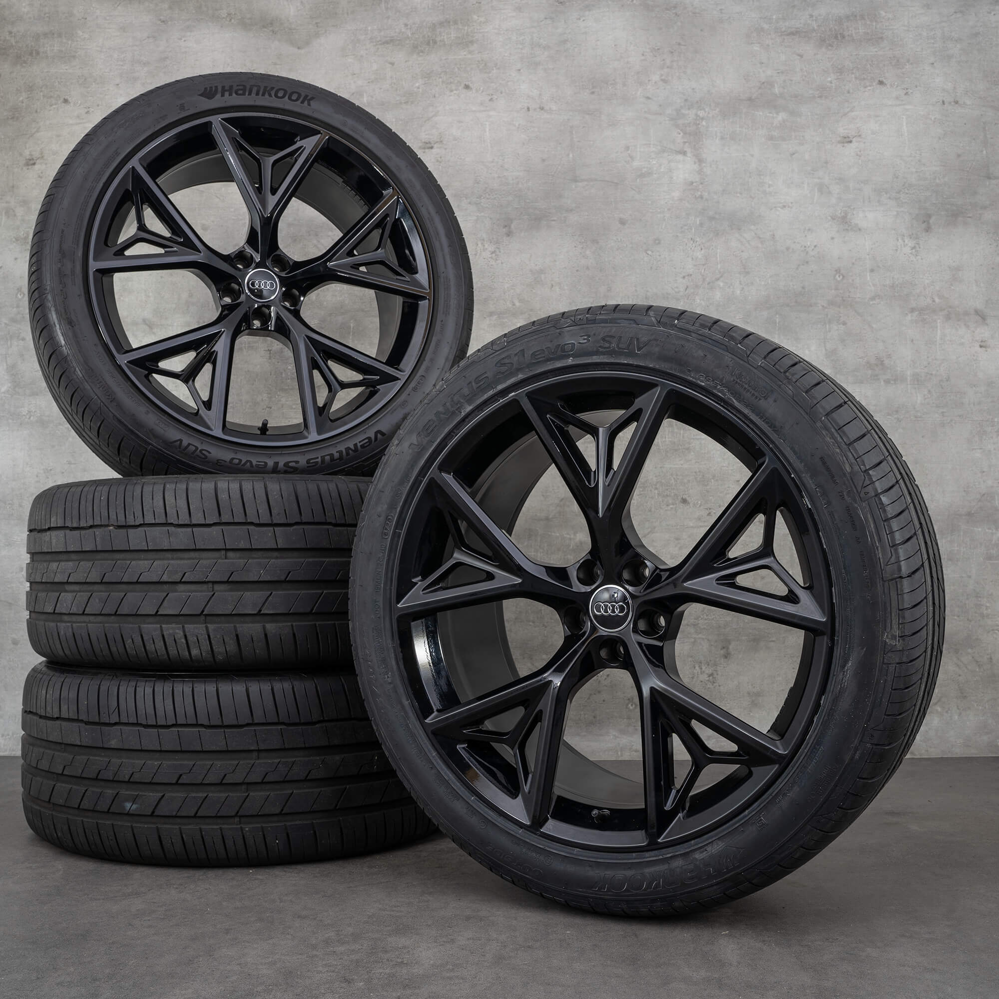 Oryginał Audi Q8 SQ8 felgi 22 cale 4M8 koła letnie 4M8601025AB czarne błyszczące