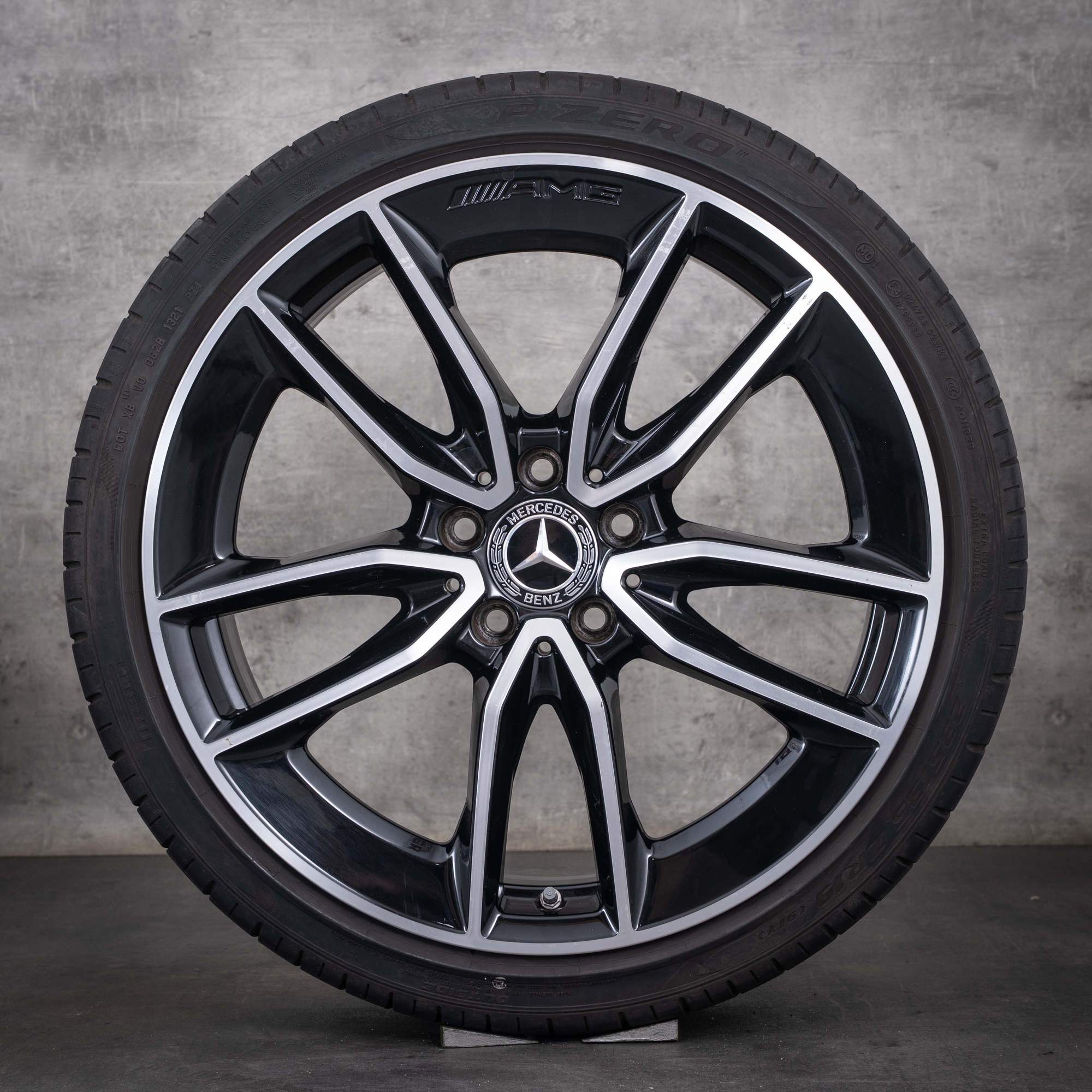 Originální disky Mercedes-Benz Třídy A A 35 AMG 19 palců W177 V177 letní kola A1774012000 černé s diamond cut
