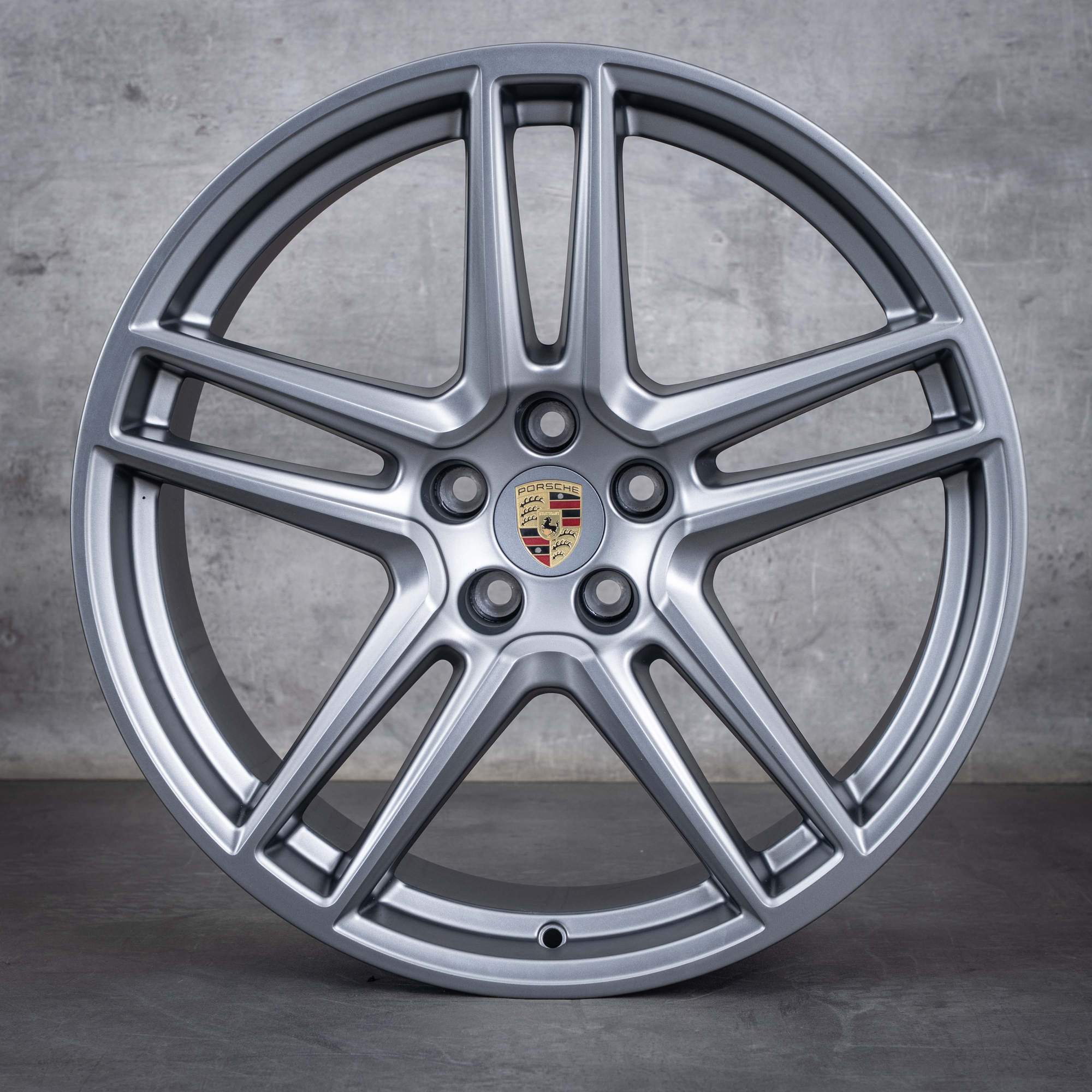 Oryginalne felgi Porsche Macan II 20 cali 95B601025DG 95B601025DK platynowy srebrny mat