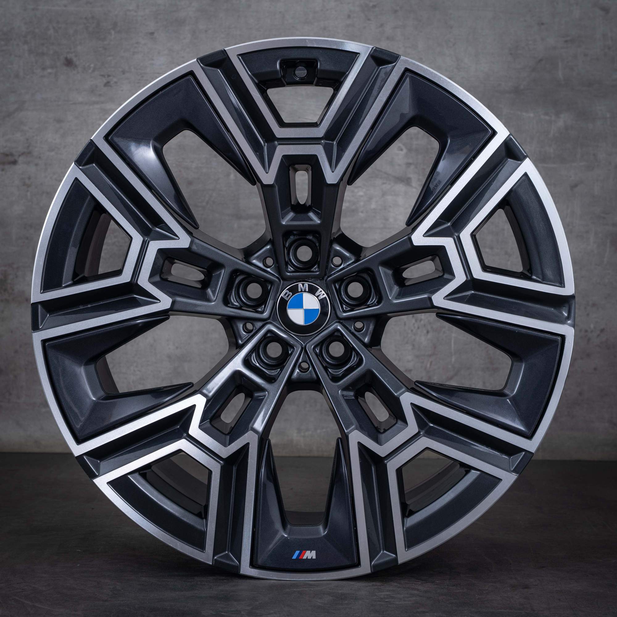 Oryginalne felgi BMW serii 5 i5 20 cali G60 G61 styling 939 M 5A324E8 5A324E9 orbit grey polerowane