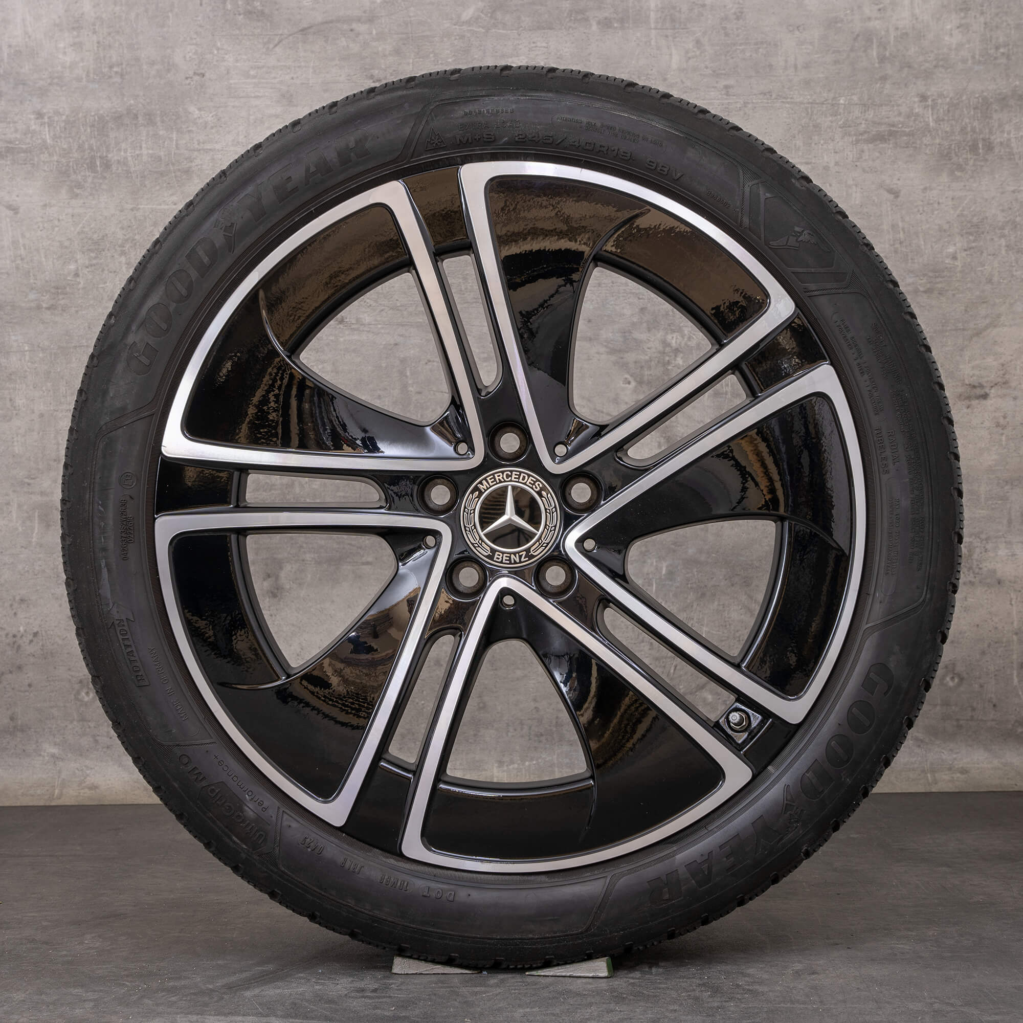 Oryginalał Mercedes Benz CLE koła zimowe 19 cali C236 Felgi A2364014100 czarne polerowane toczone