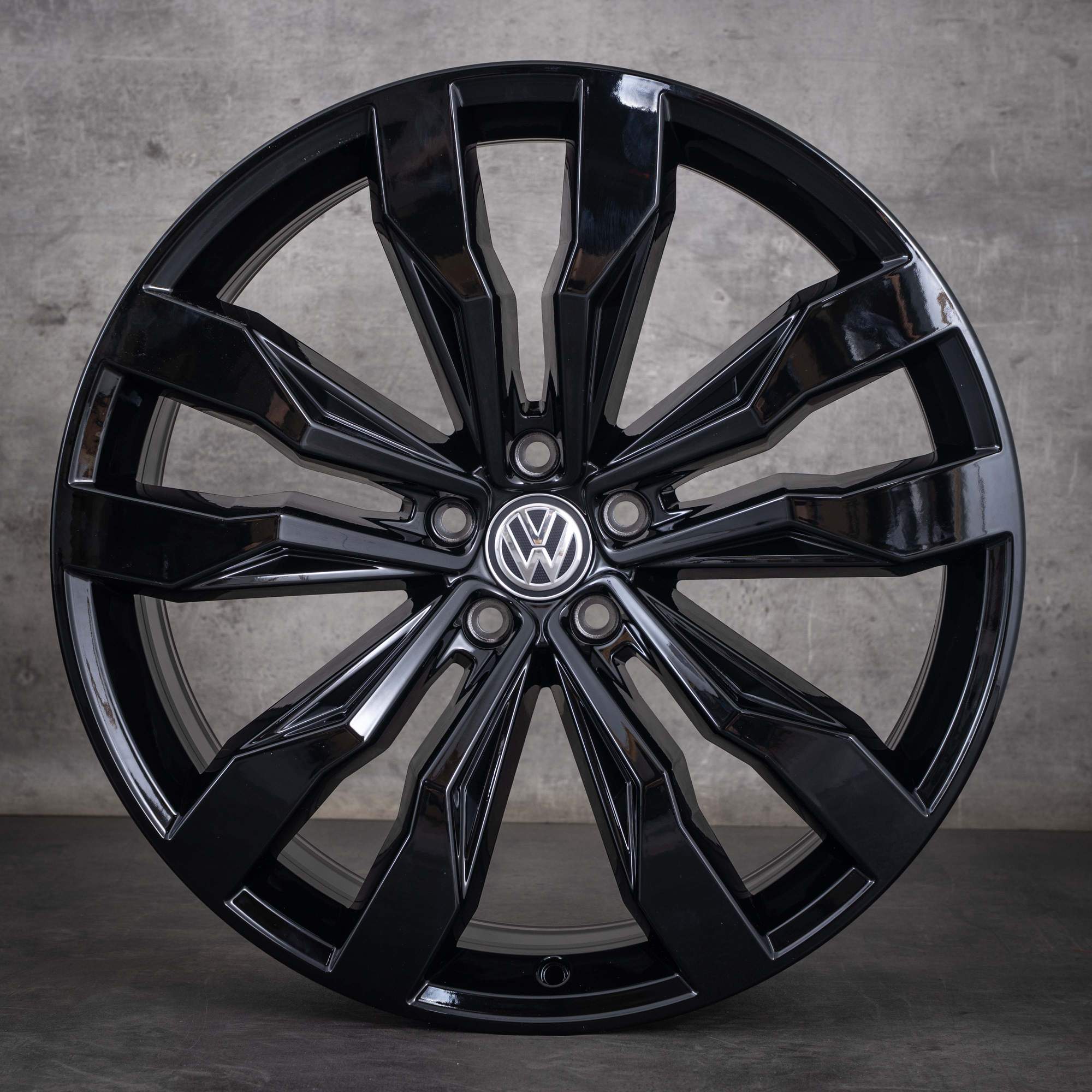Aito VW Atlas Talagon Tavebdor Teramont vanteet 21 tuuman Suzuka musta kiiltävä