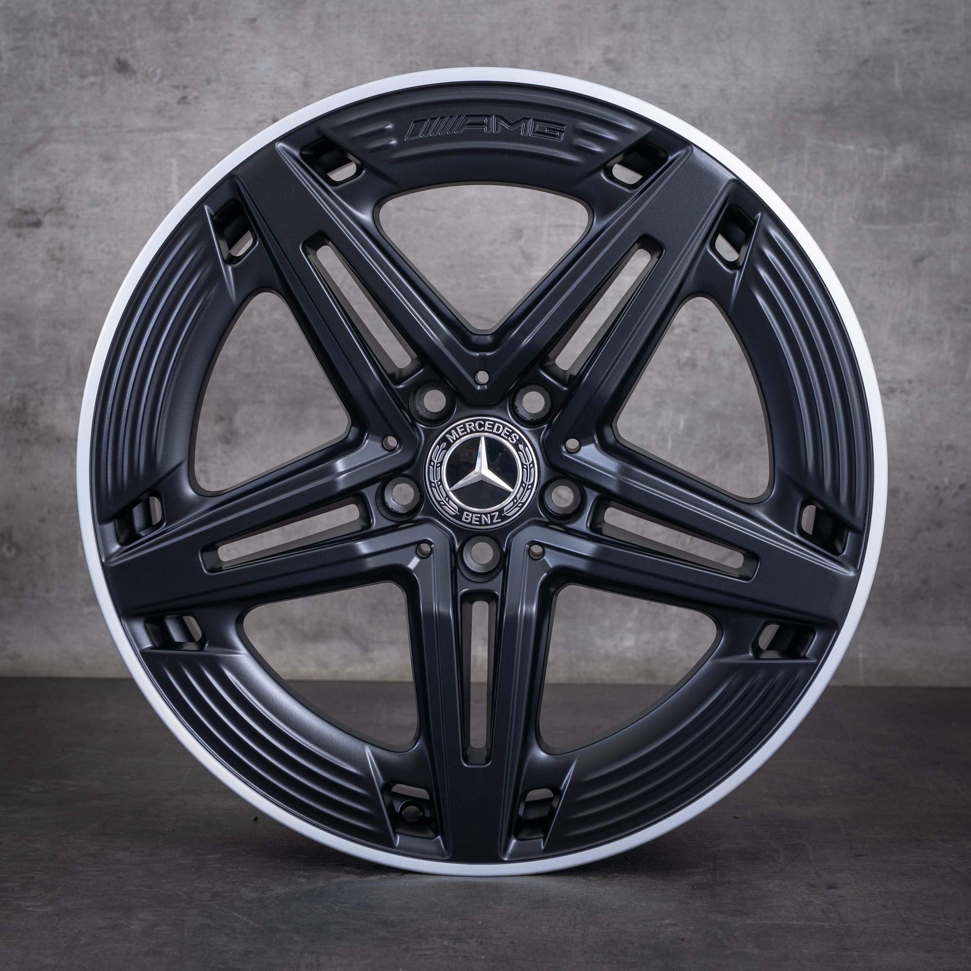 Cerchi originali Mercedes-Benz CLA 45 AMG da 19 pollici C118 X118 A1184010700 nero opaco con bordo diamantato NUOVI