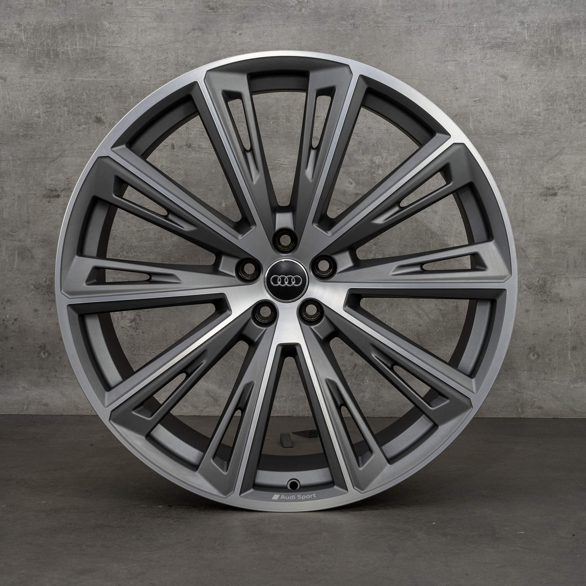 Audi 23 palcové ráfky Q8 SQ8 4M8 hliníkové 4M8601025R lichoběžník 10J x 23 ET 15