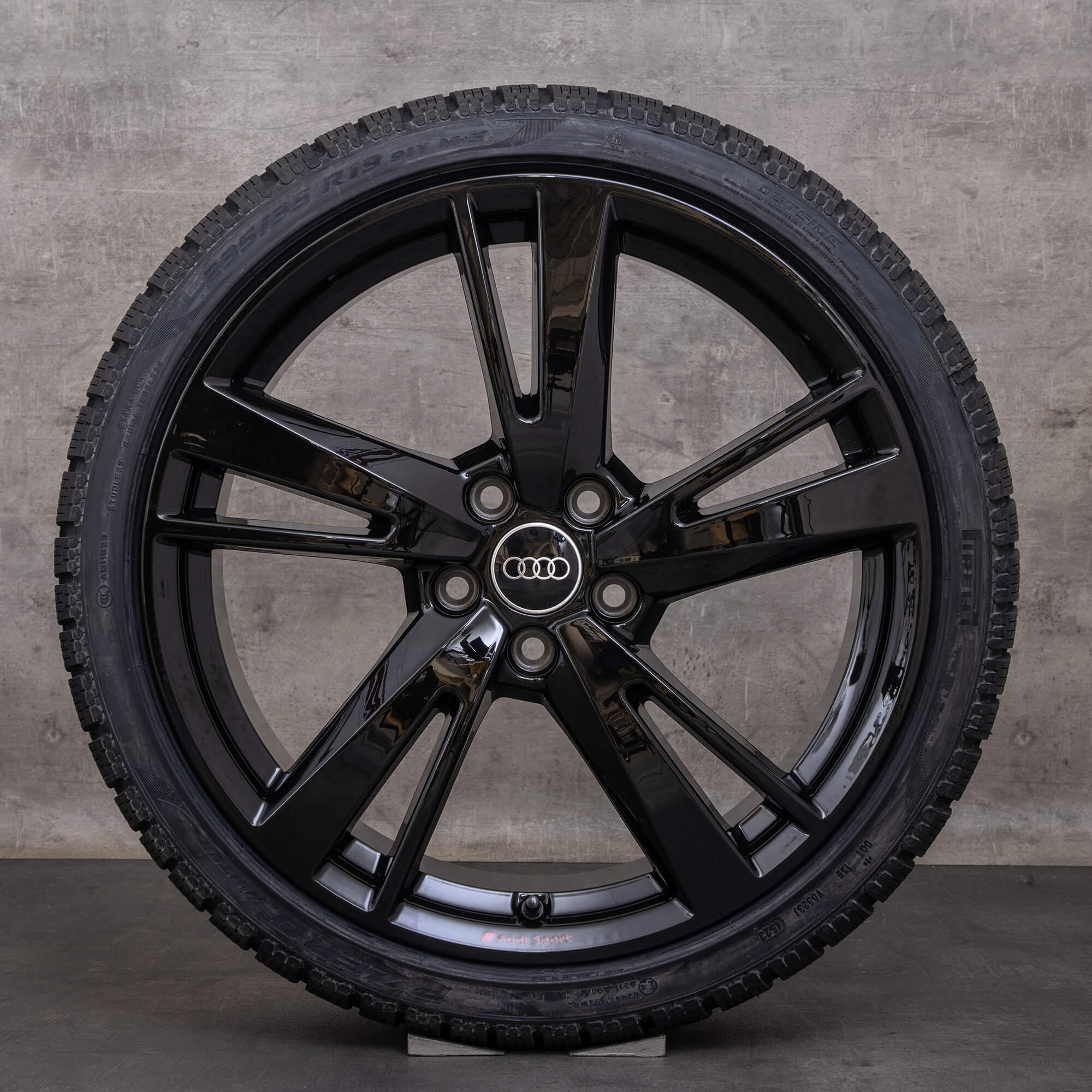 Originální zimní pneu s disky Audi A3 S3 RS3 19palcové ráfky na auto 8V Blade 8V0601025FK černé lesklé