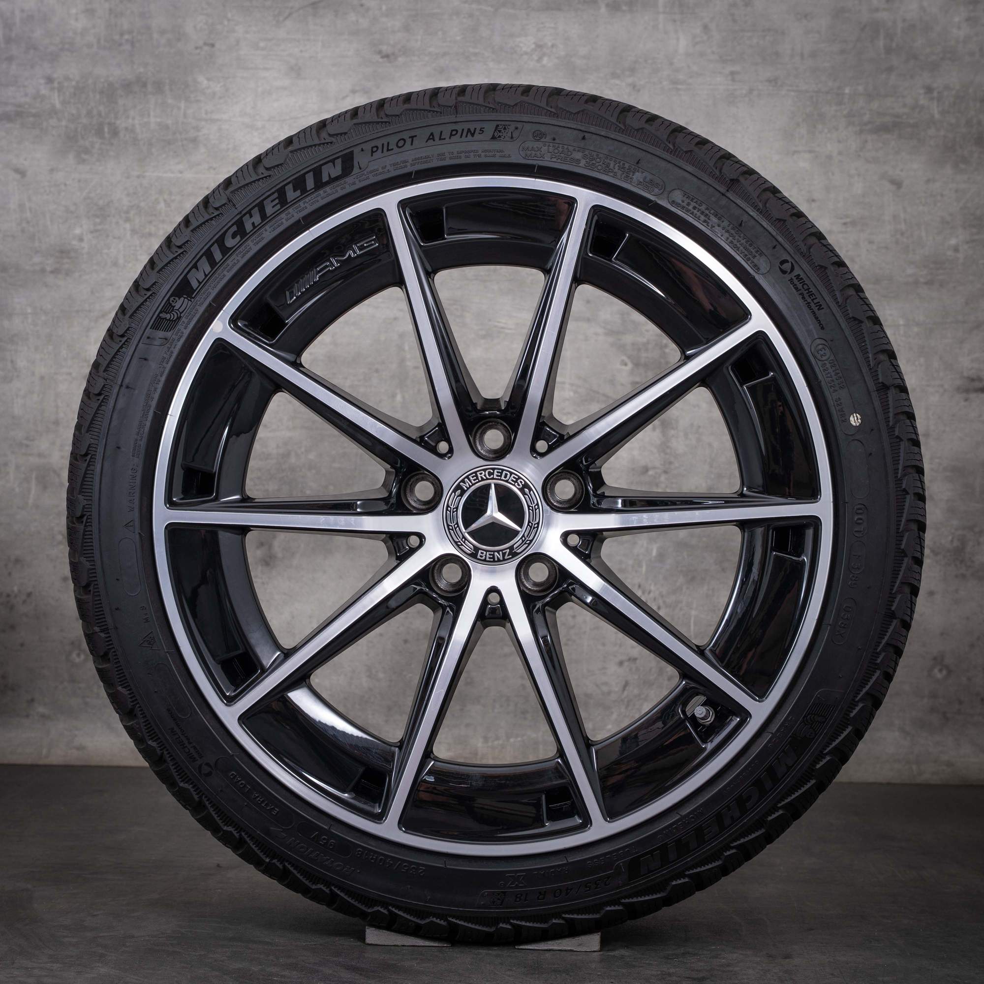 Originální zimní kola Mercedes-Benz Třídy A A35 AMG 4Matic 18 palců W177 V177 disky A1774014300 černé s diamond cutem