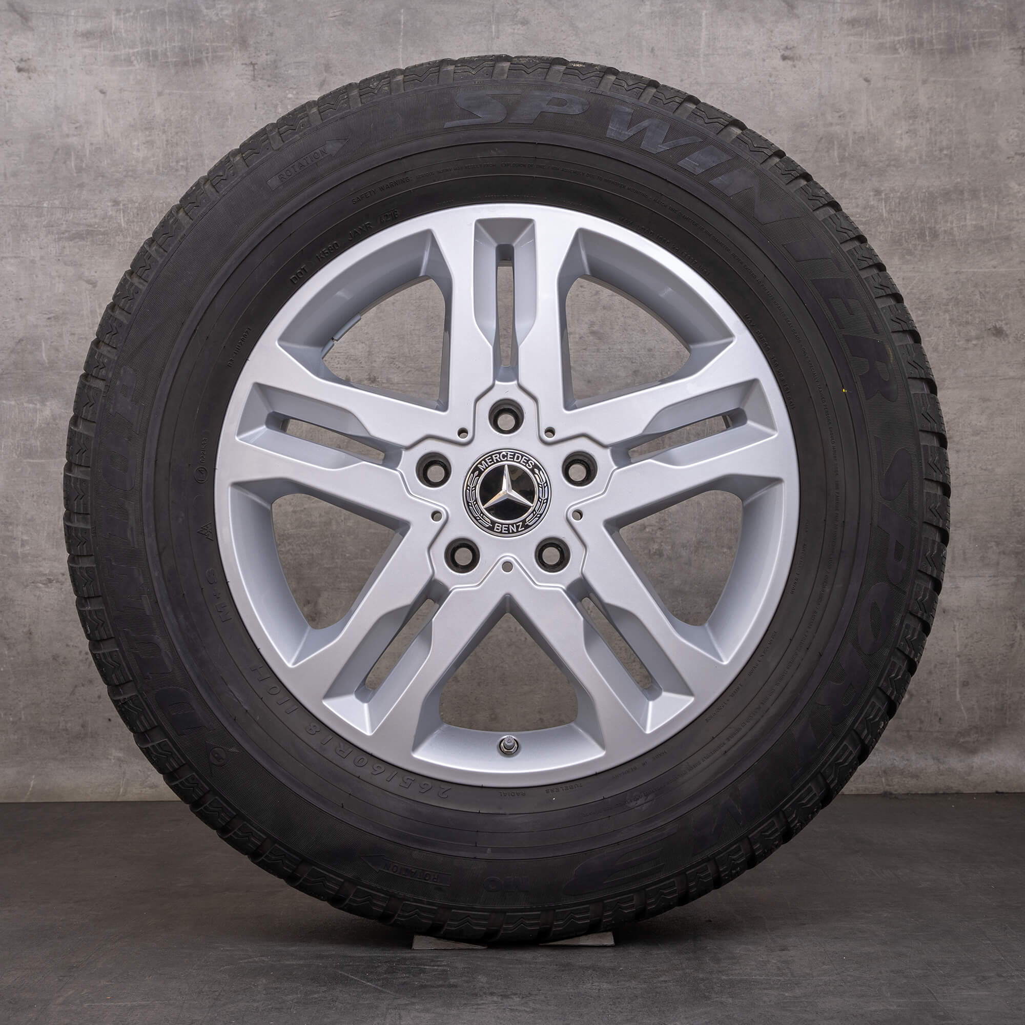 Original zimní pneu s disky Mercedes Benz třídy G 18" W463 G350 G400 G500 ráfky na auto A4634012502 stříbrné lesklé