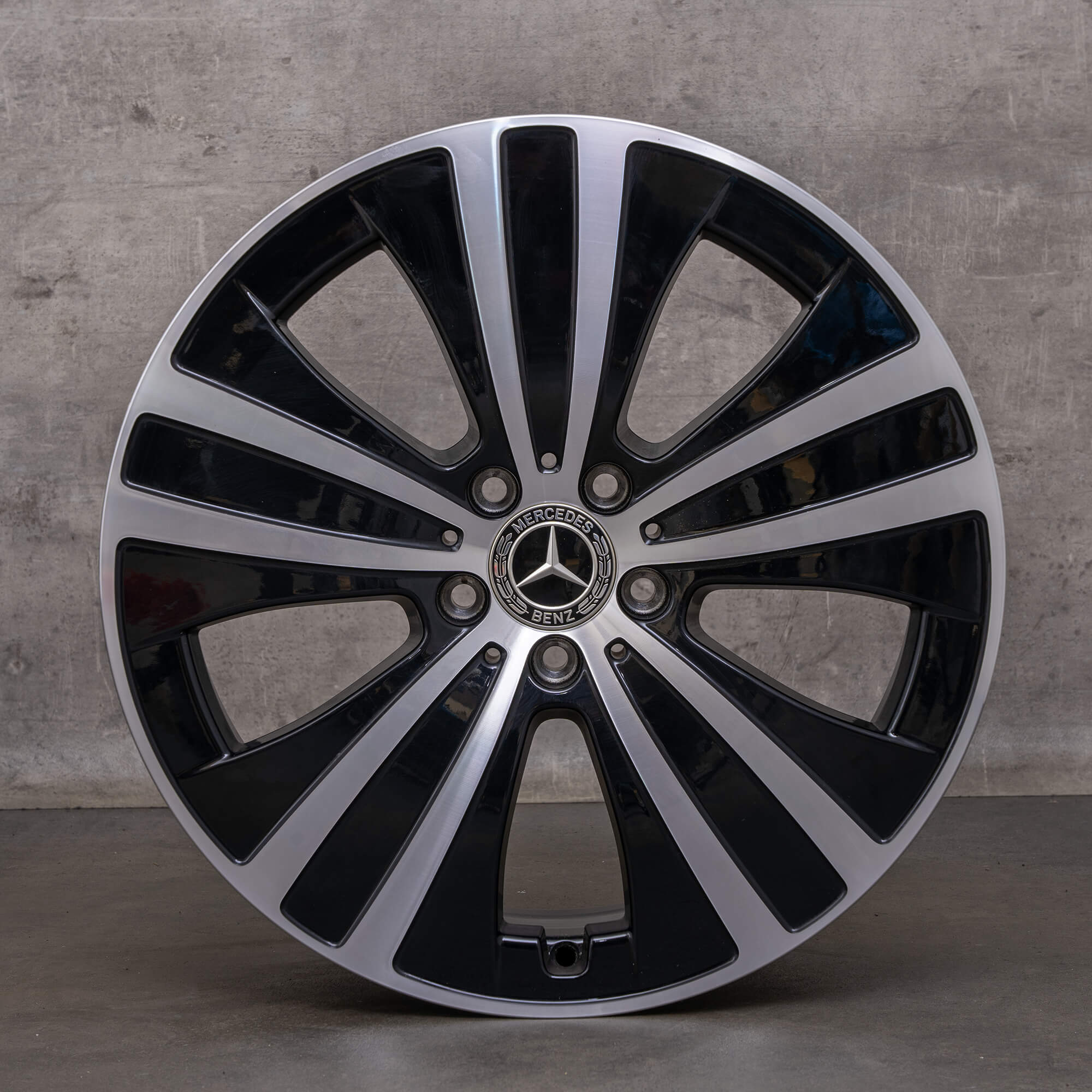 Orijinal Mercedes Benz EQE jantlar 19 inç V295 A2954011200 siyah yüksek parlaklıkta tornalanmış