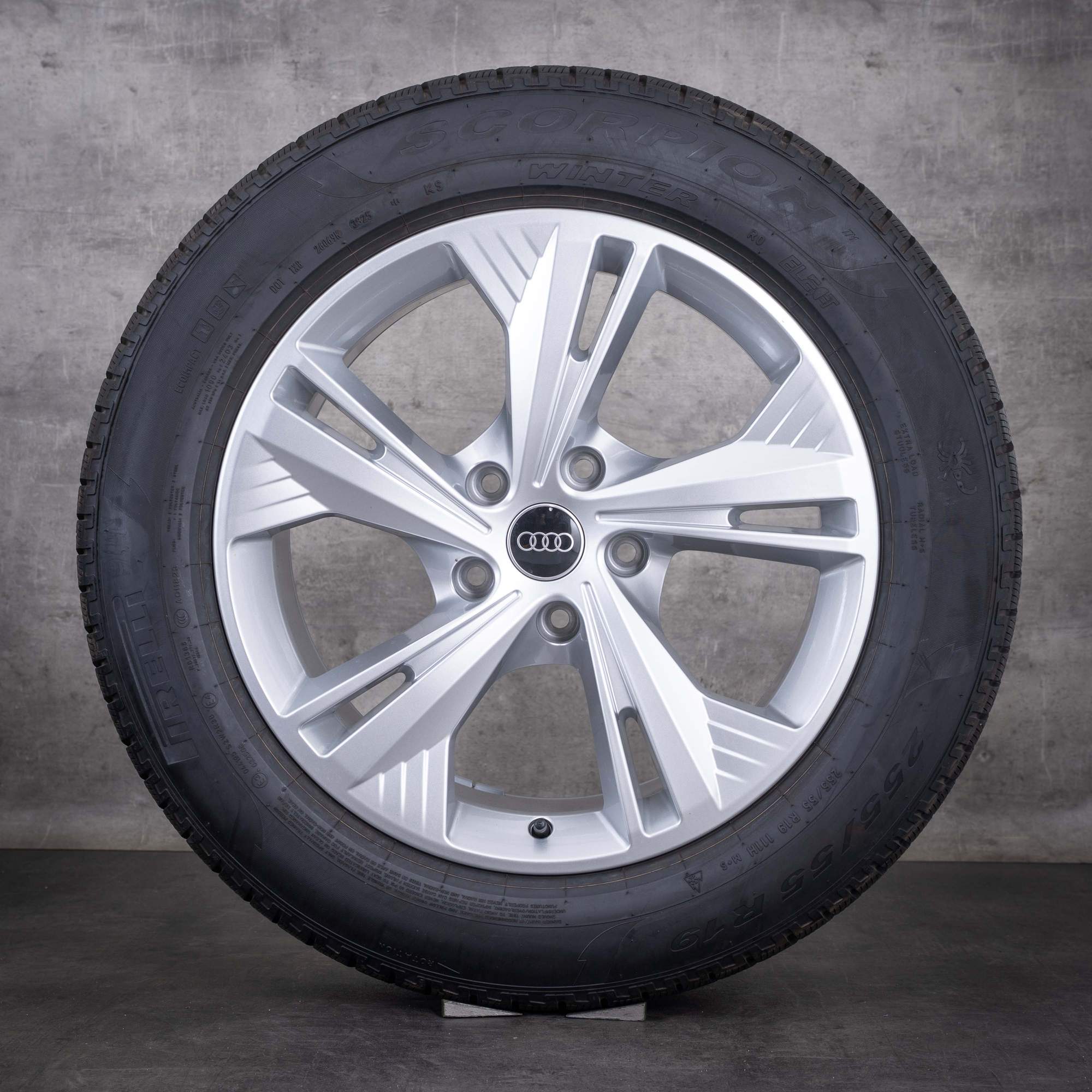 Alkuperäiset Audi Q6 e-tron -talvirenkaat 19 tuuman GF-vanteet 85H601025BK 85H601025BL Flag hopea