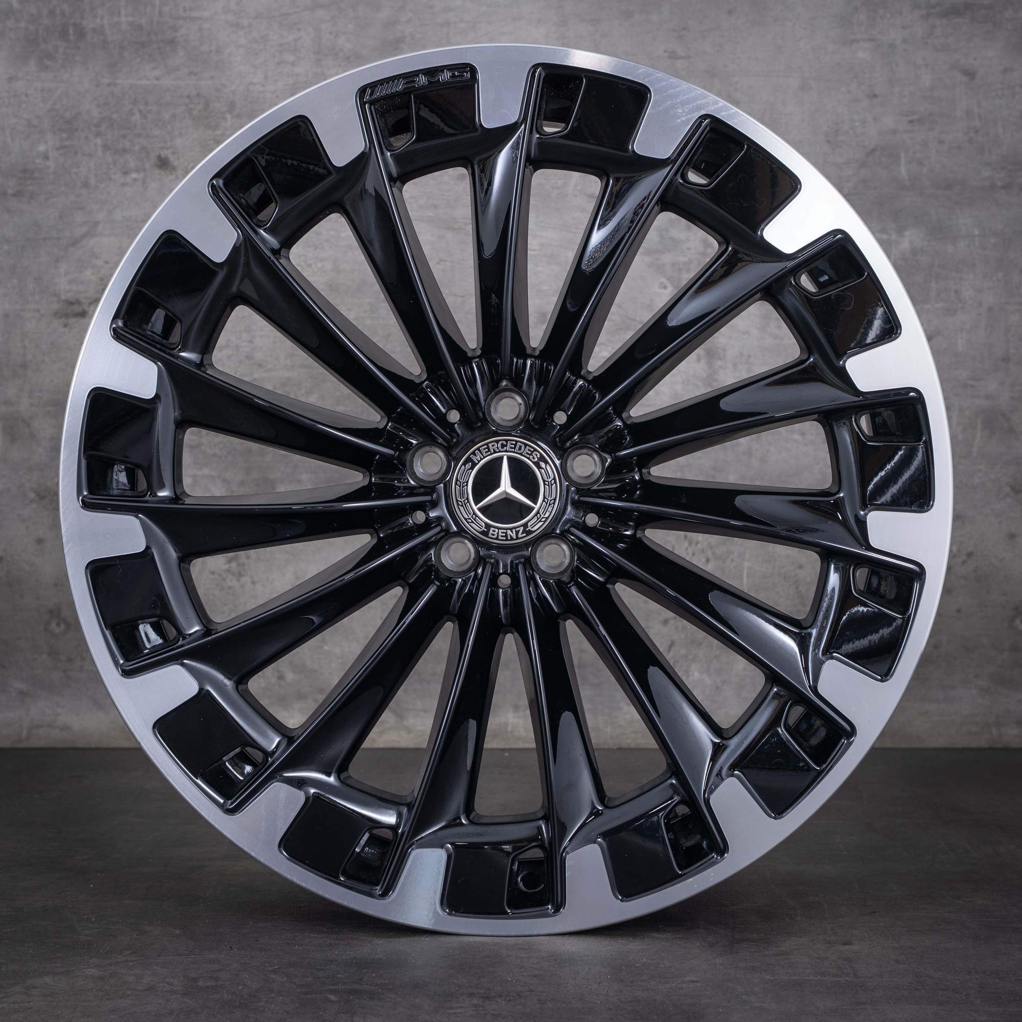 OEM Mercedes-Benz EQS AMG 22inch SUV rims X296 A2964011800 Black Front diamond cut - rim 1 of 4