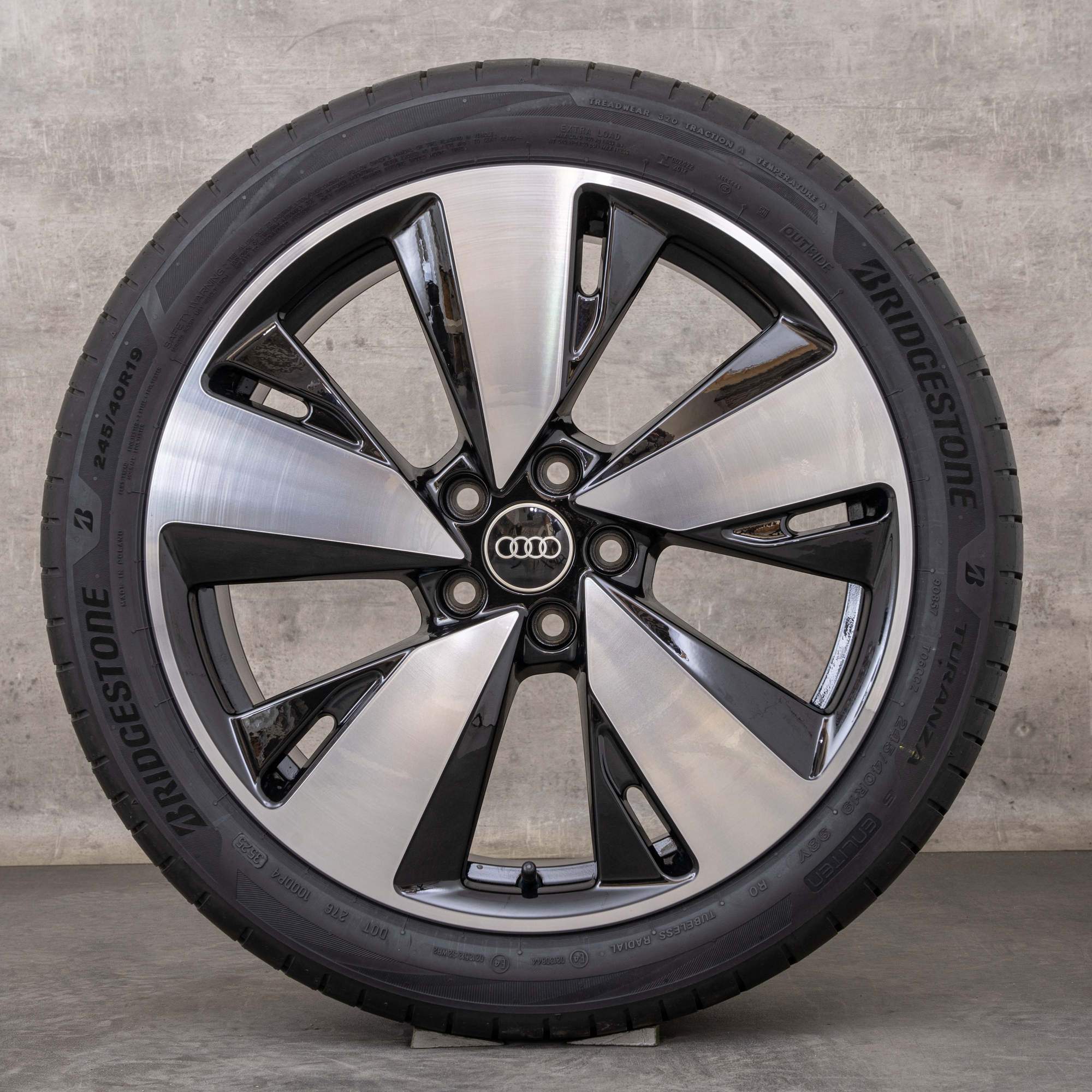 Oryginalne koła zimowe Audi A5 S5 19 cali felgi B10 8B3601025AR czarne polerowane toczone