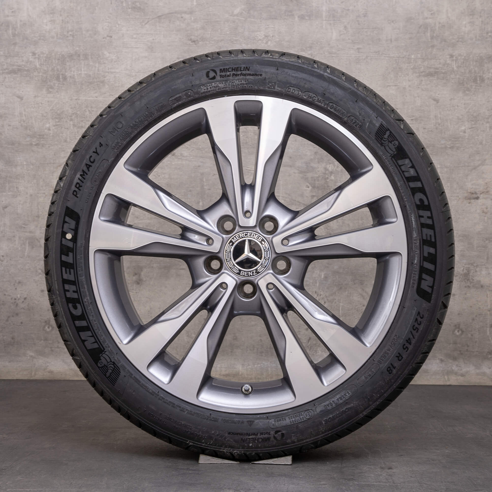 Originale Mercedes Benz C-Klasse hjul 18 tommer W205 S205 C205 A205 Sommerrder A2054012802 himalaya grey glossy turned