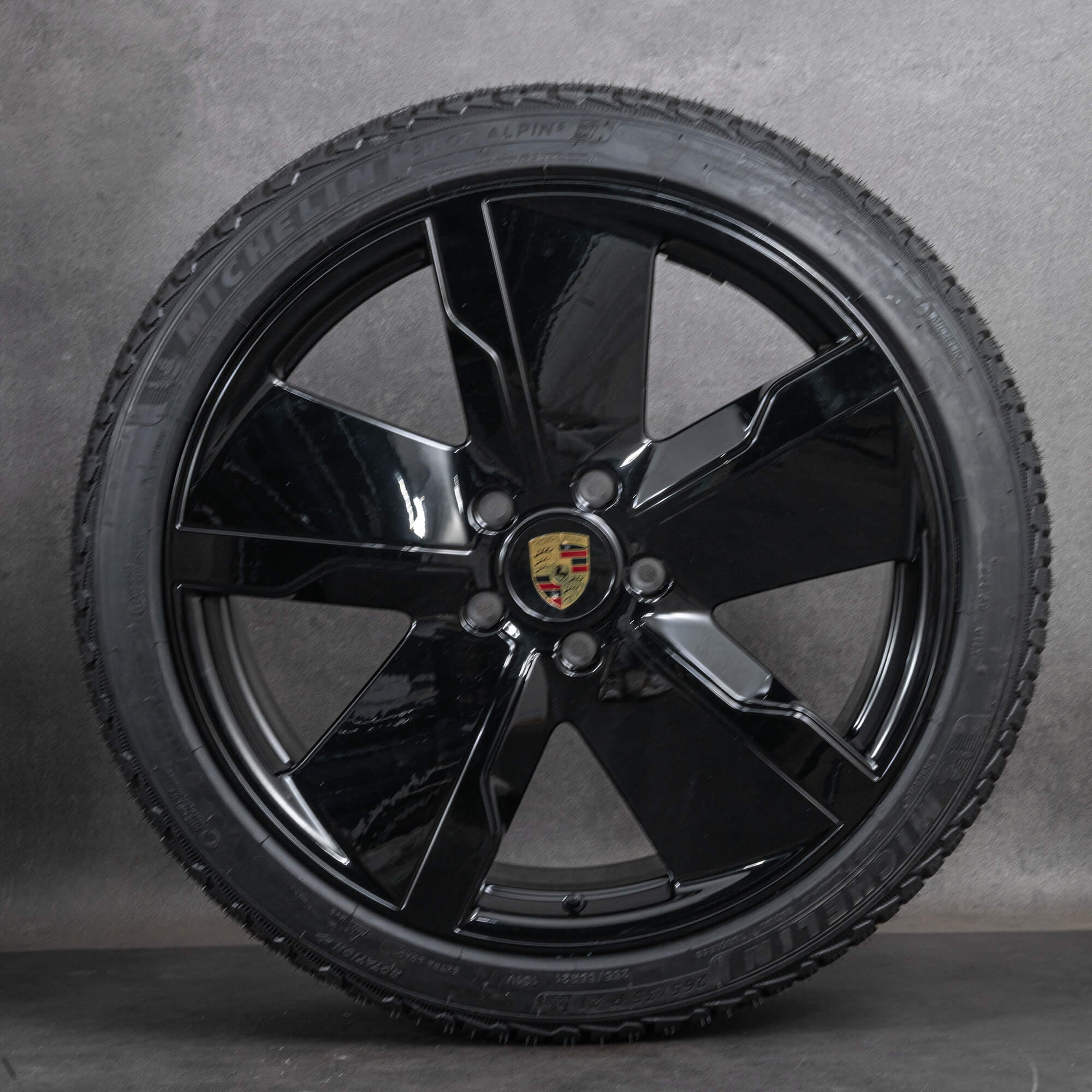 Original Porsche Taycan S Turbo 21-tommers felger dype svarte vinterdekk nye 041