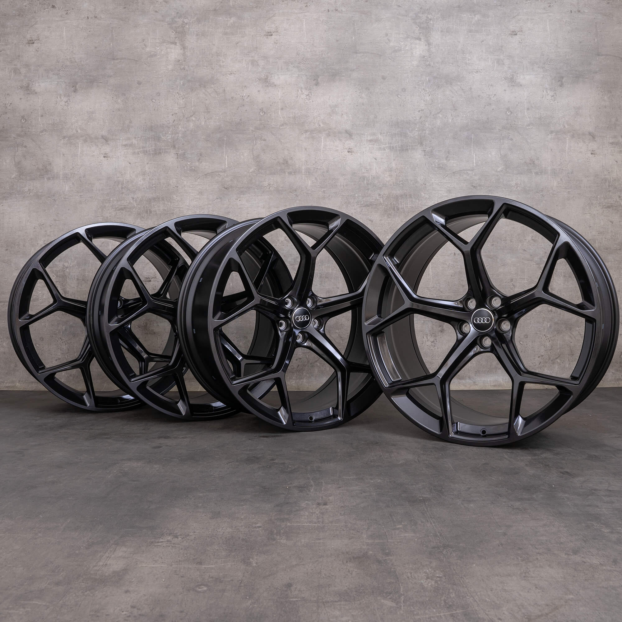 Original Audi RS Q8 Felgen 23 Zoll 4M8 4M8601025CM schwarz glanz NEU