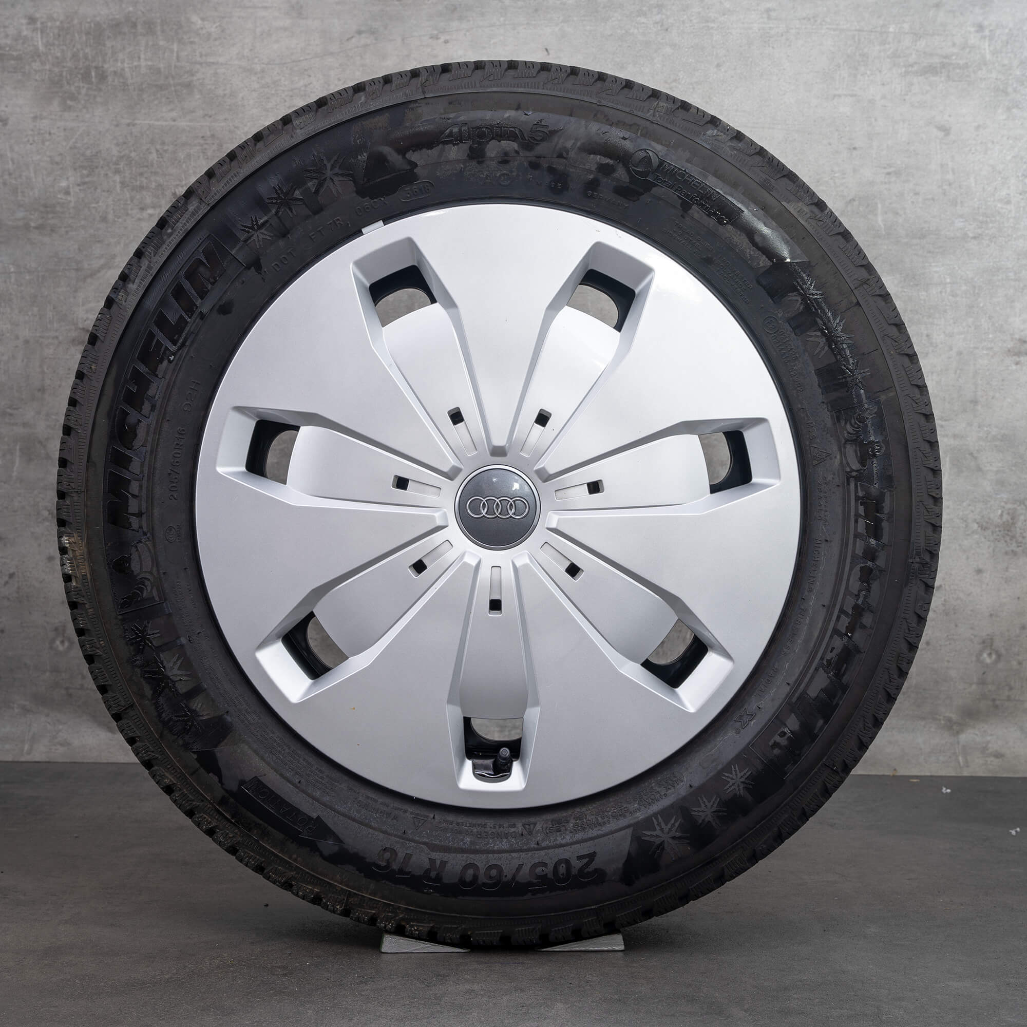 Audi 16 inch rims Q2 GA steel winter tires wheels 5Q0601025BM