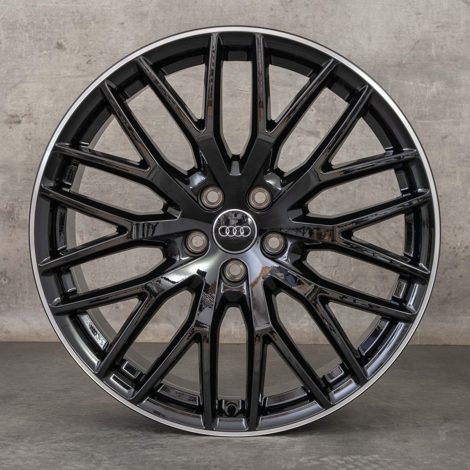 Oryginalne felgi Audi Q7 SQ7 20 cali 4M – opony letnie 4M0601025BJ czarne z efektem diamond cut NOWE